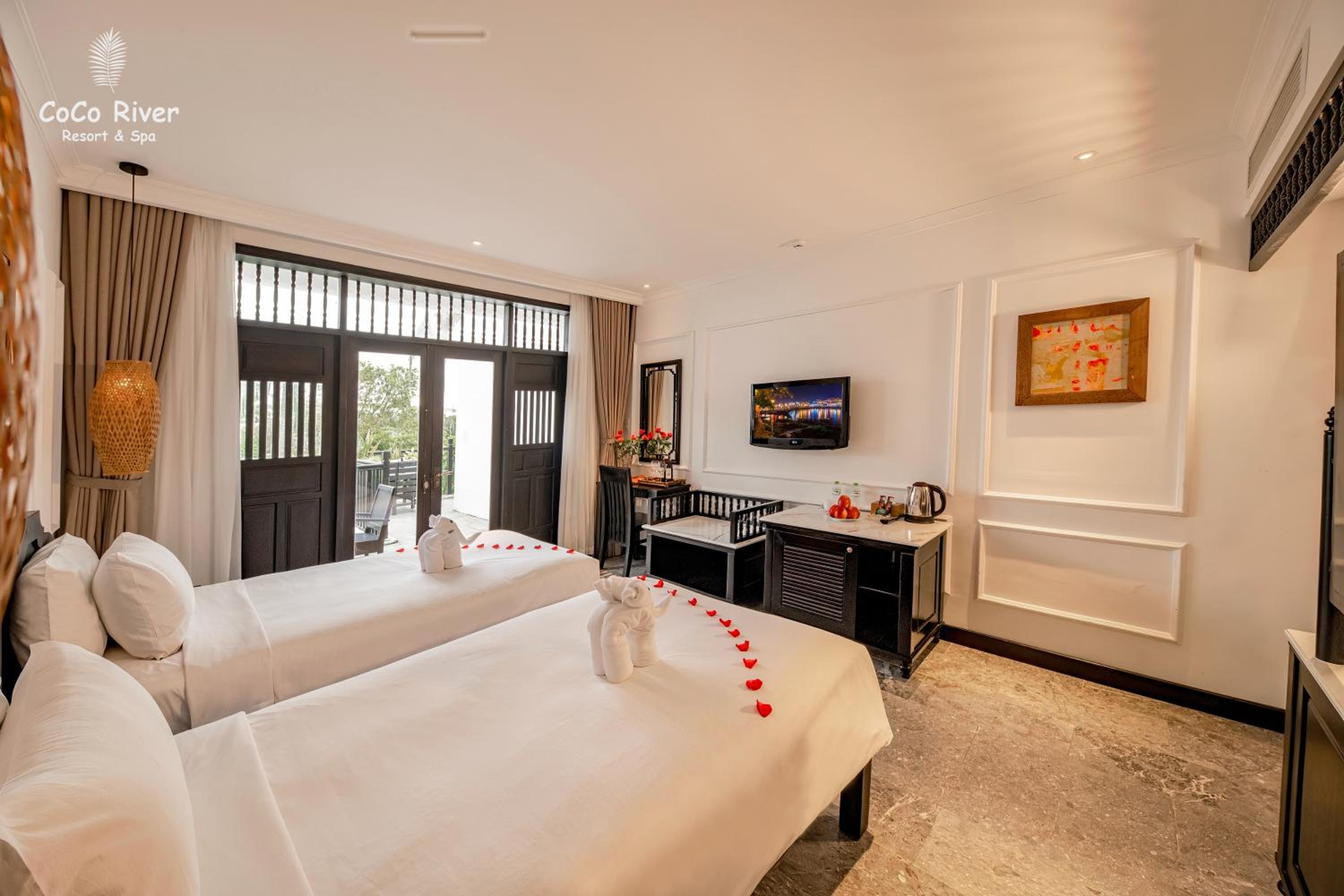 Deluxe Twin Room with Pool View