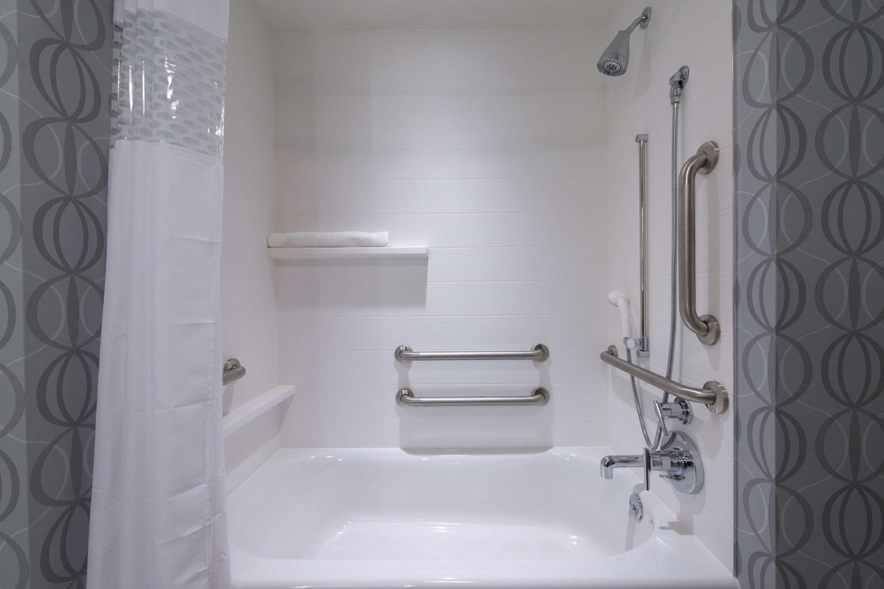 King Room with Accessible Tub - Mobility and Hearing Access/Non-Smoking