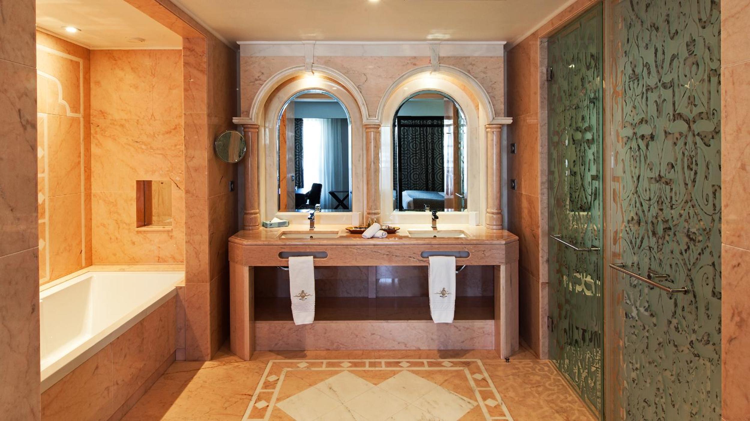 Family Suite (2 Adults + 2 Children)