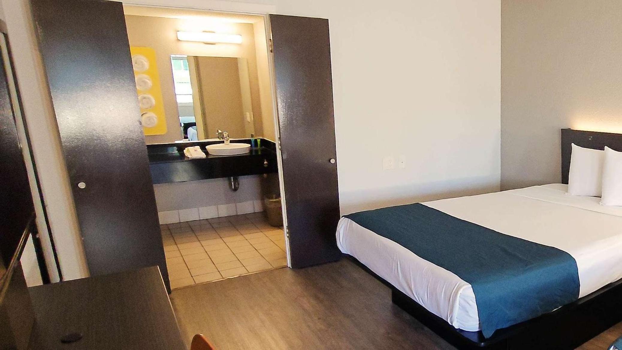 Queen Room - Disability Access