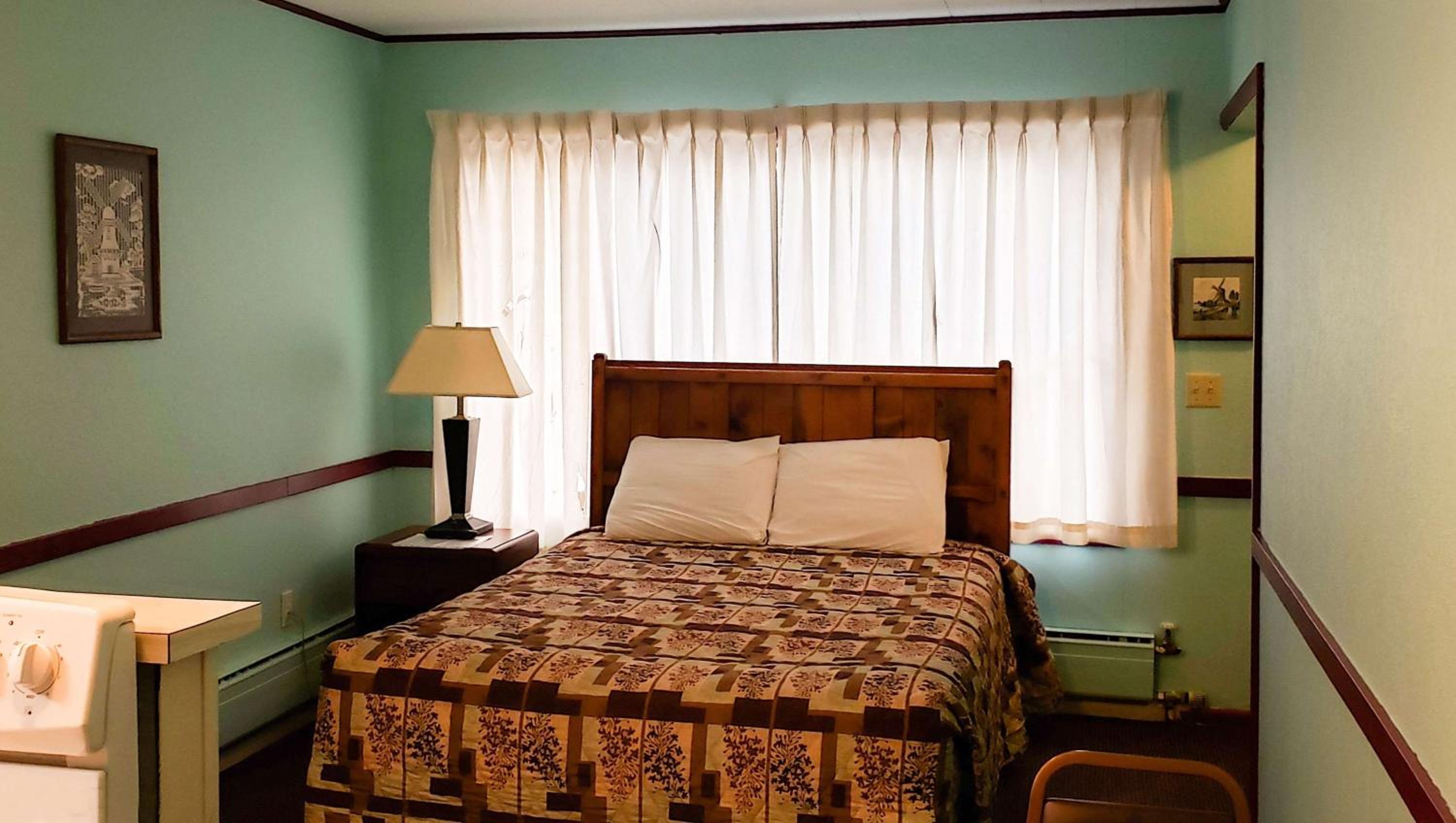 Quadruple Room with Private Bathroom