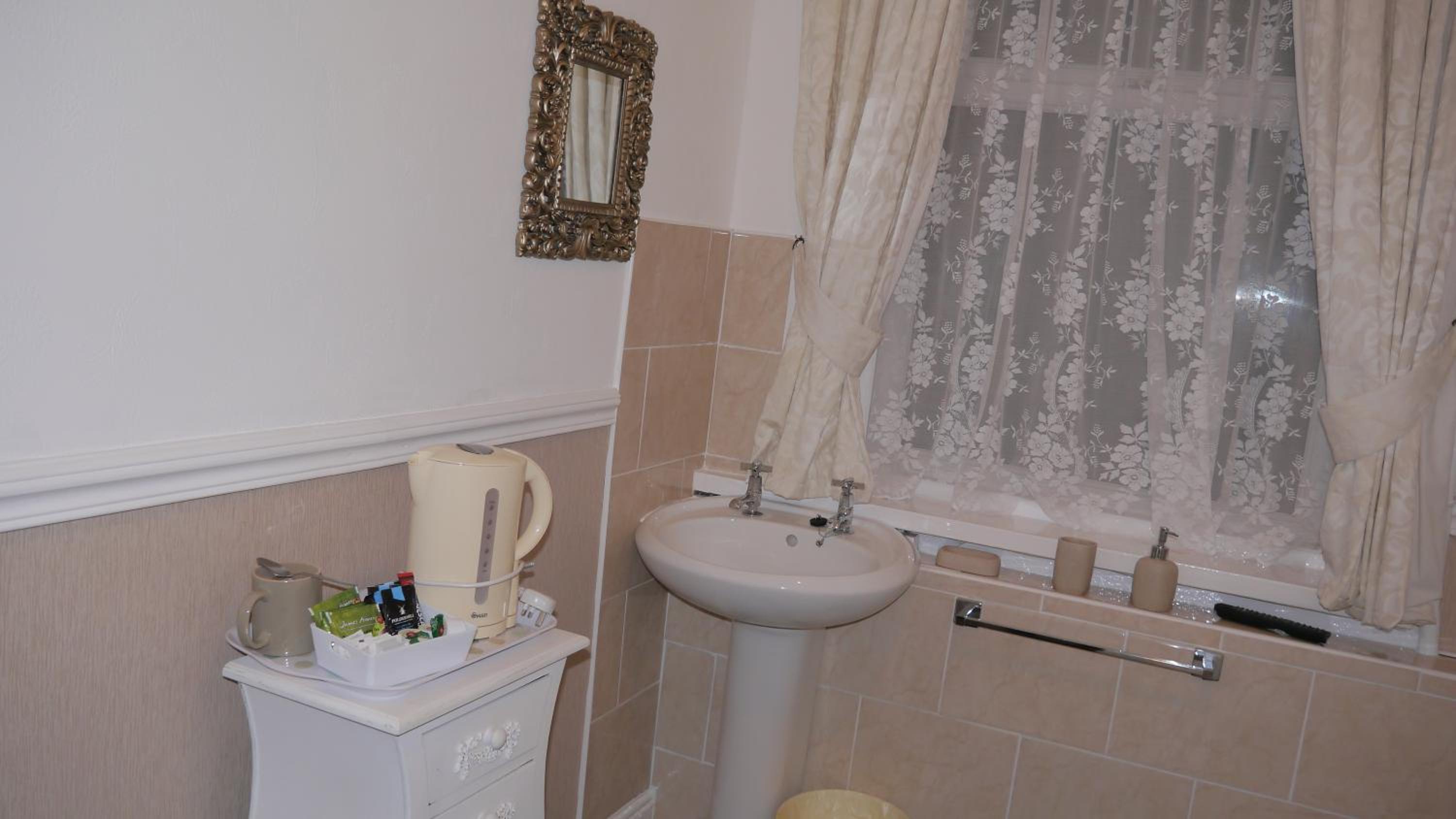 Single Room with Private External Bathroom