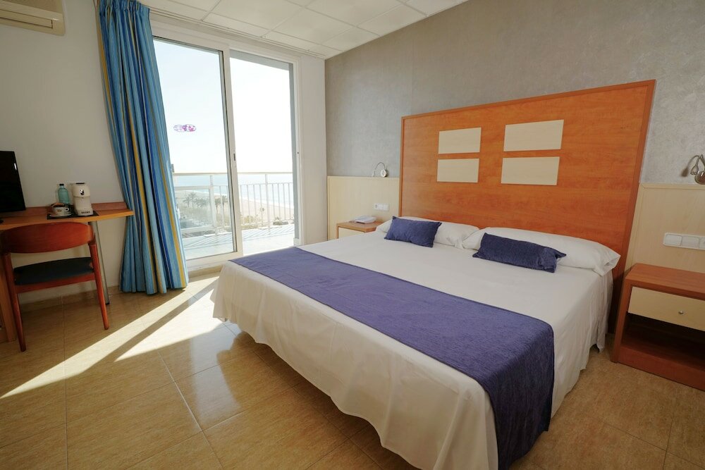 Habitación doble superior vista mar con bañera de hidromasaje