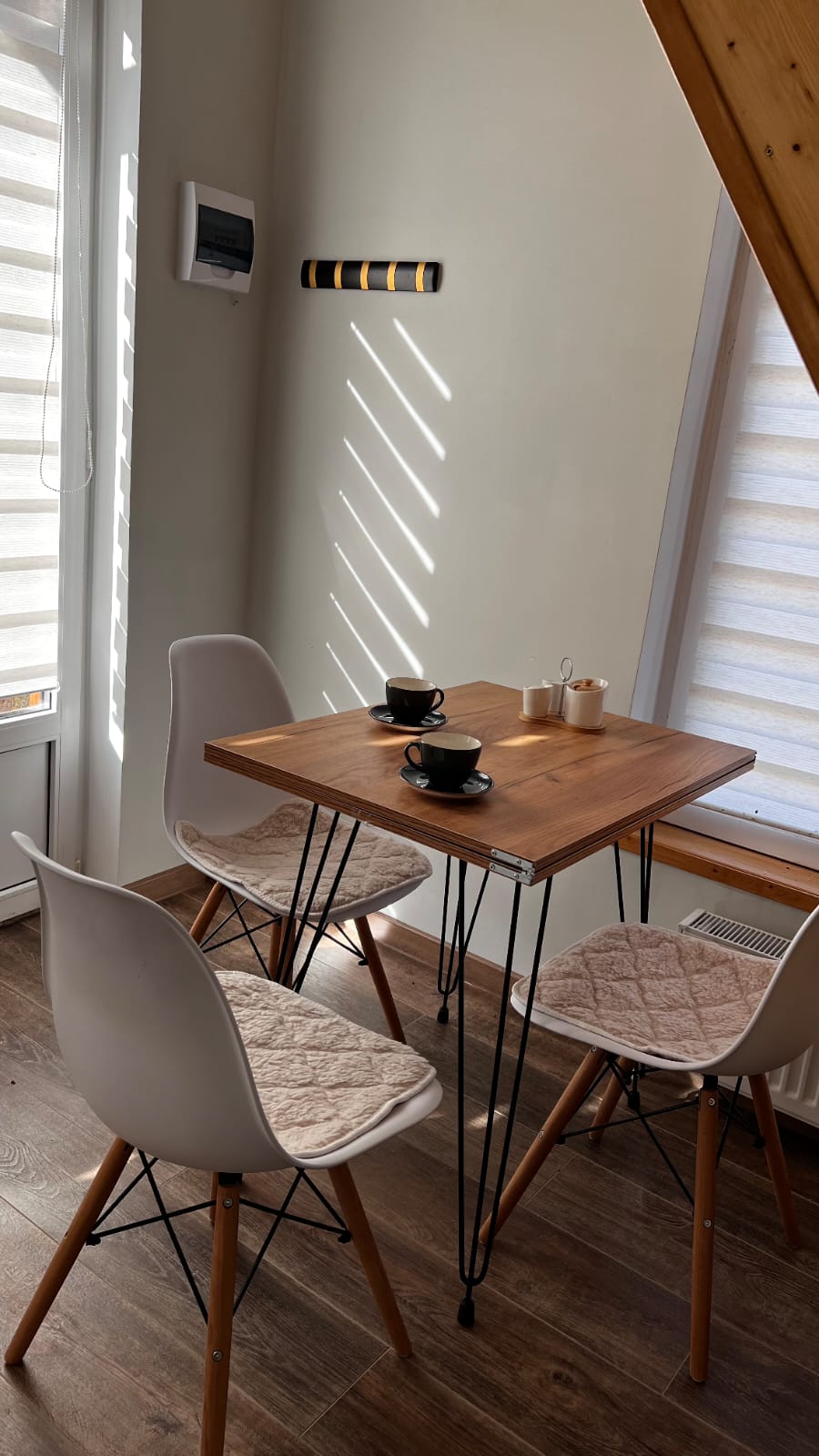 Уединенный домик с балконом