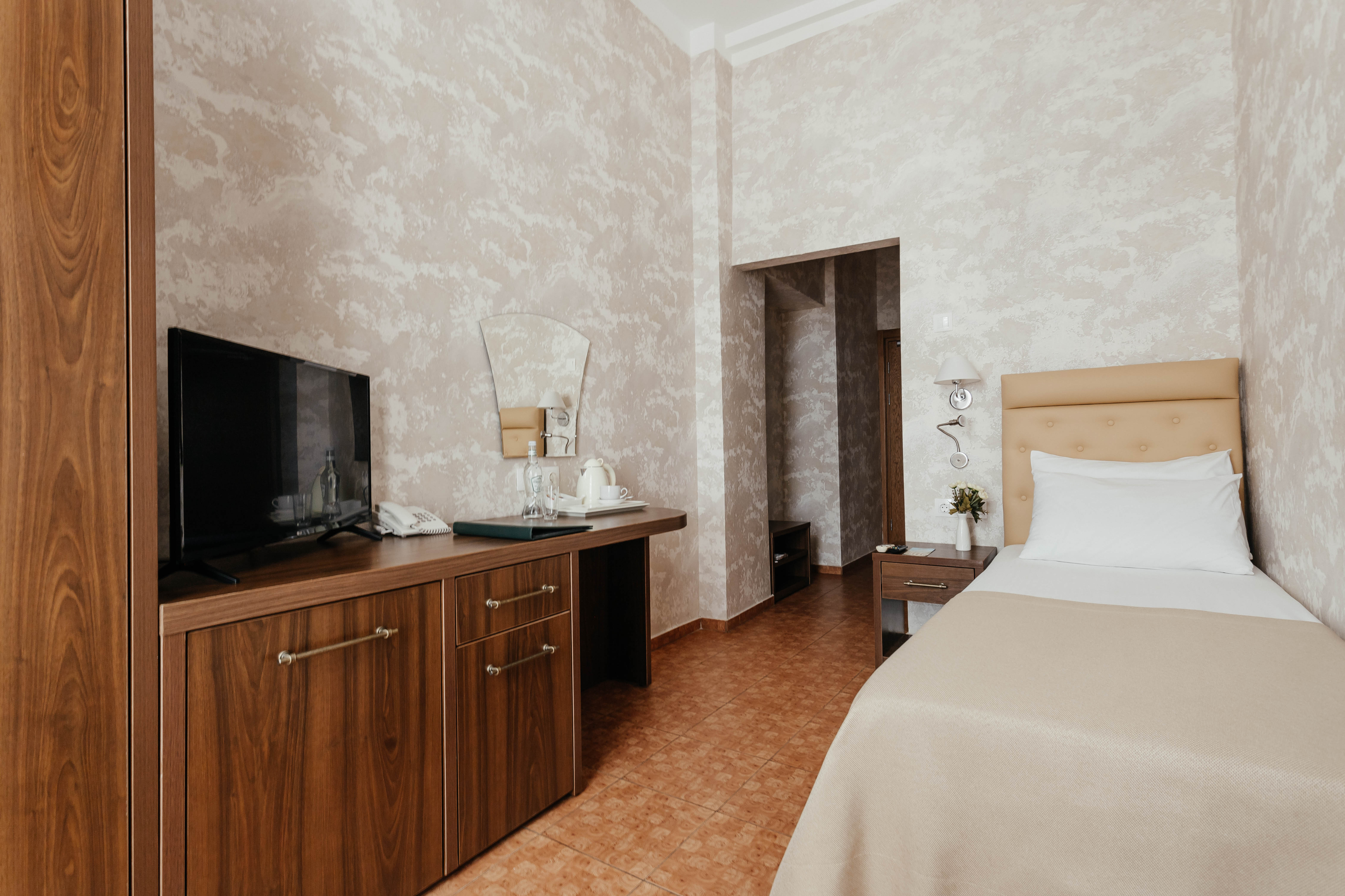 Стандарт одноместный с балконом вид на парк/3 корпус. Второй корпус 3*