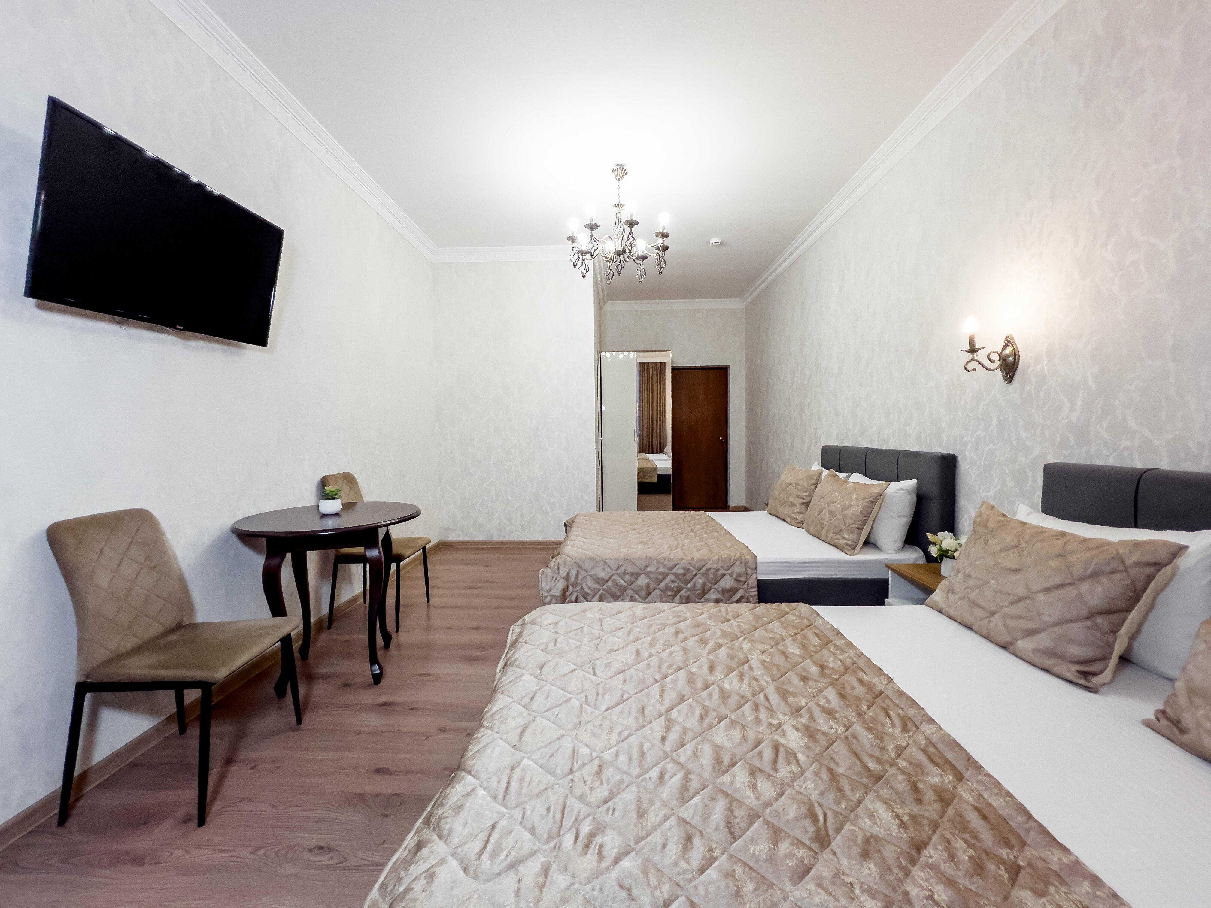 Cемейный номер с собственной ванной комнатой