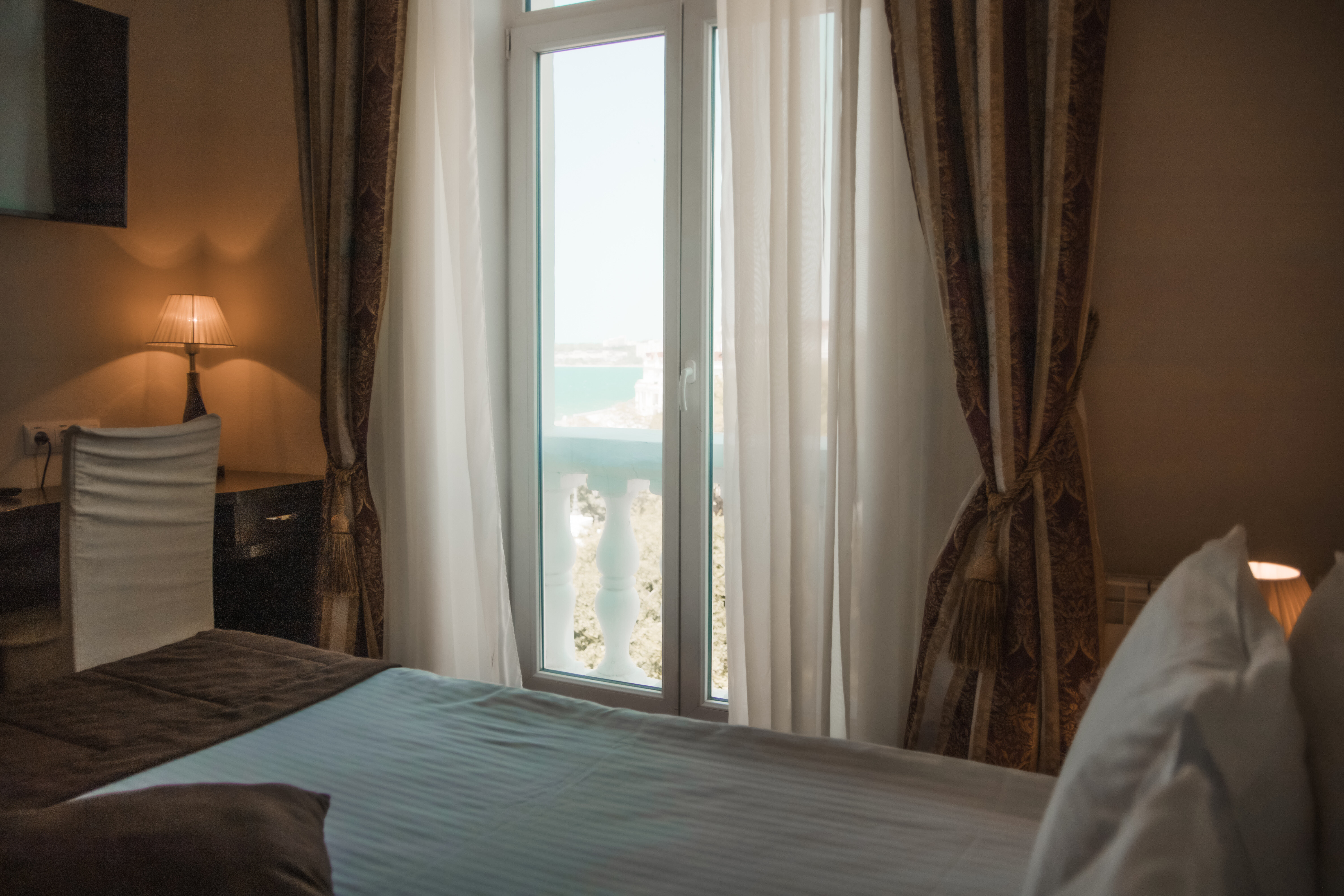 Двухместный стандарт с одной двуспальной кроватью с видом на театр и море