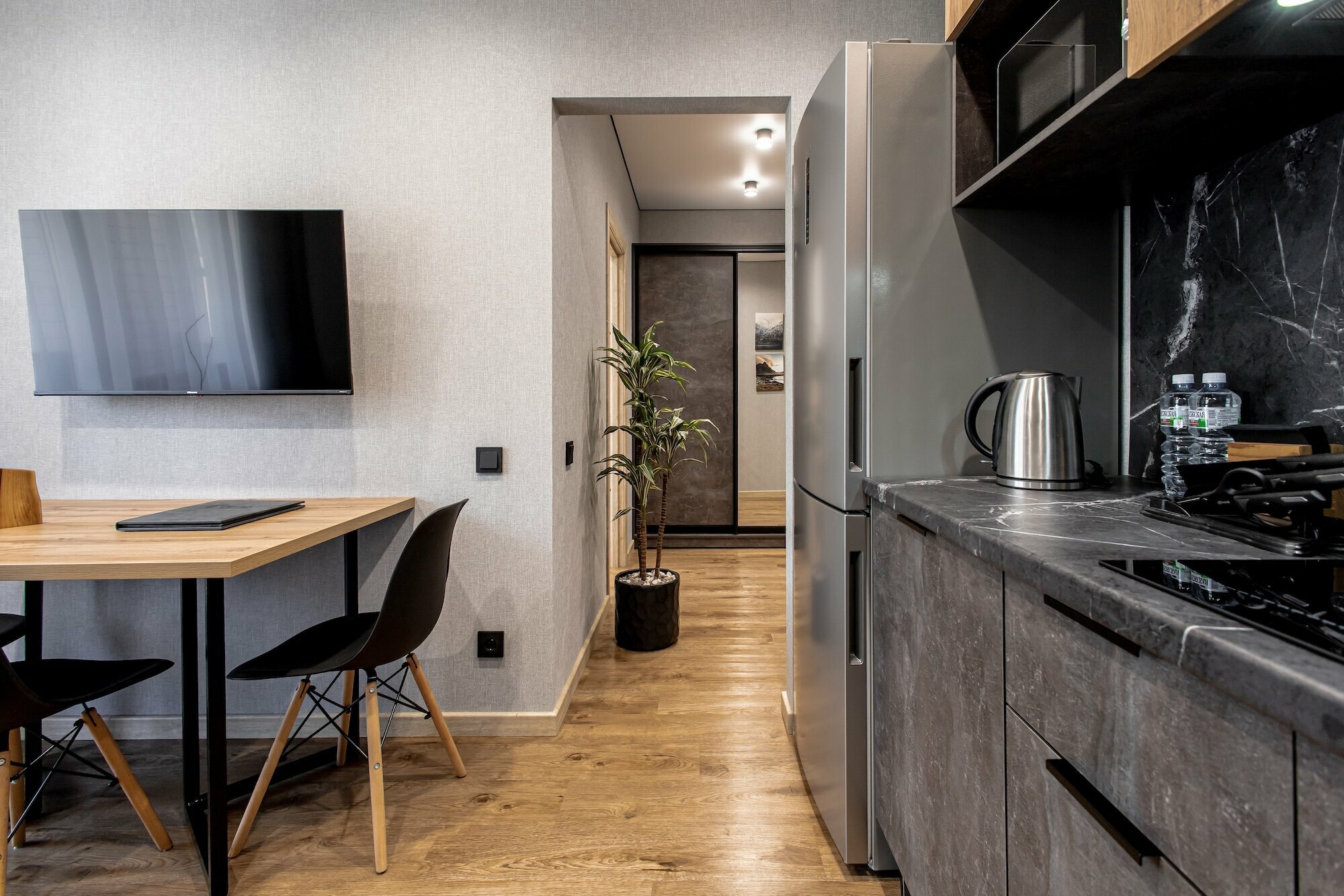 Апартаменты с балконом и видом во двор