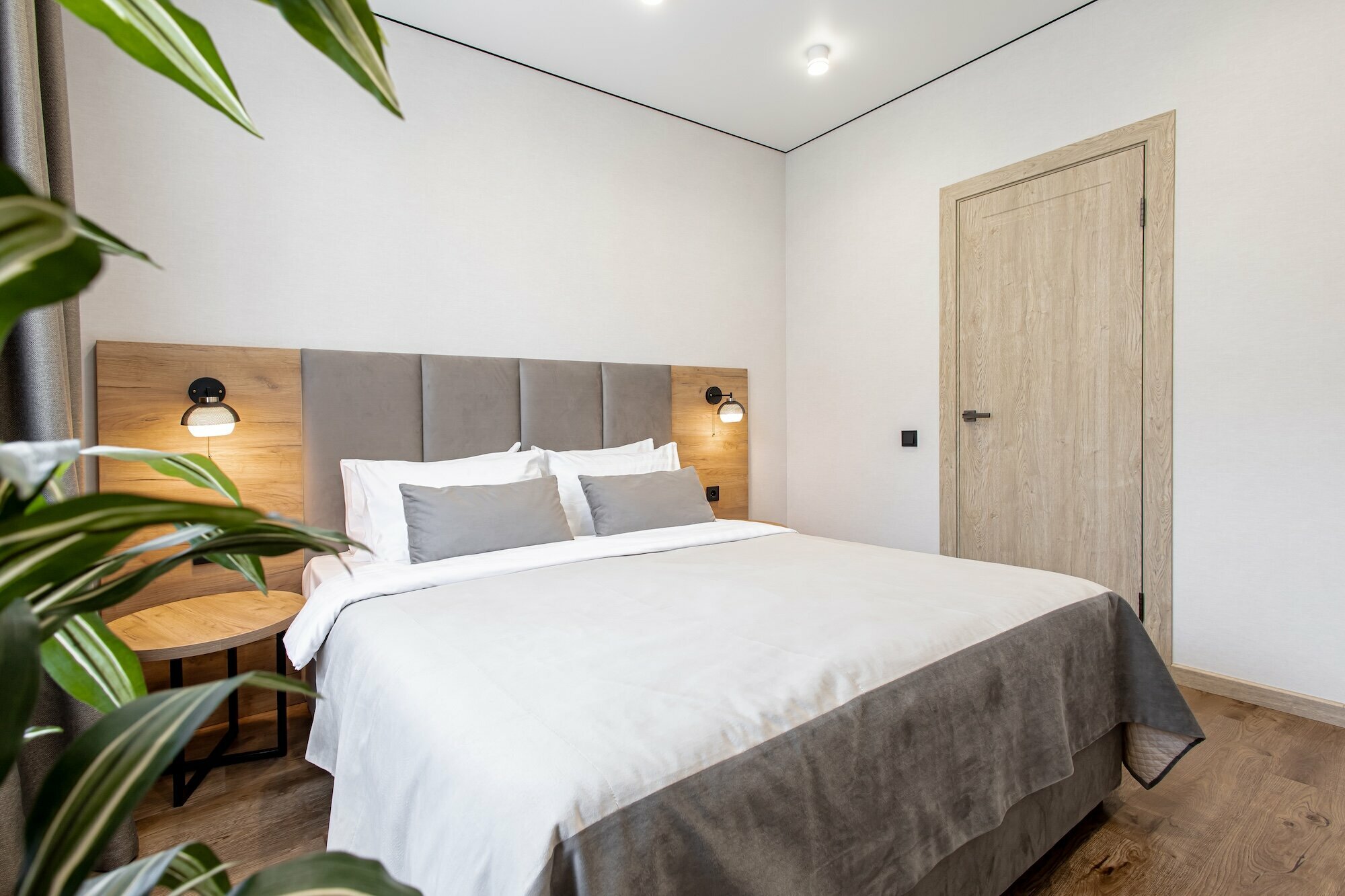 Апартаменты с балконом и видом во двор