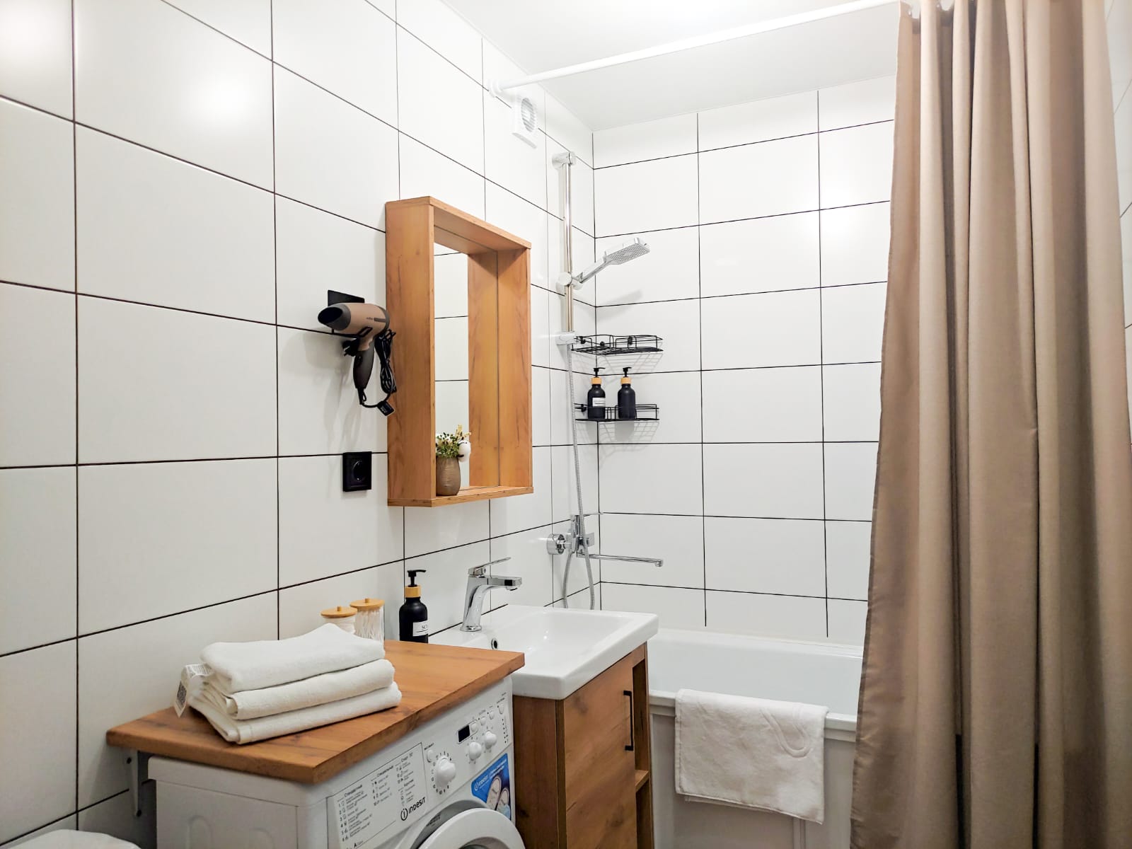 Классный Домик. 1-комнатная квартира с видом на город и облака