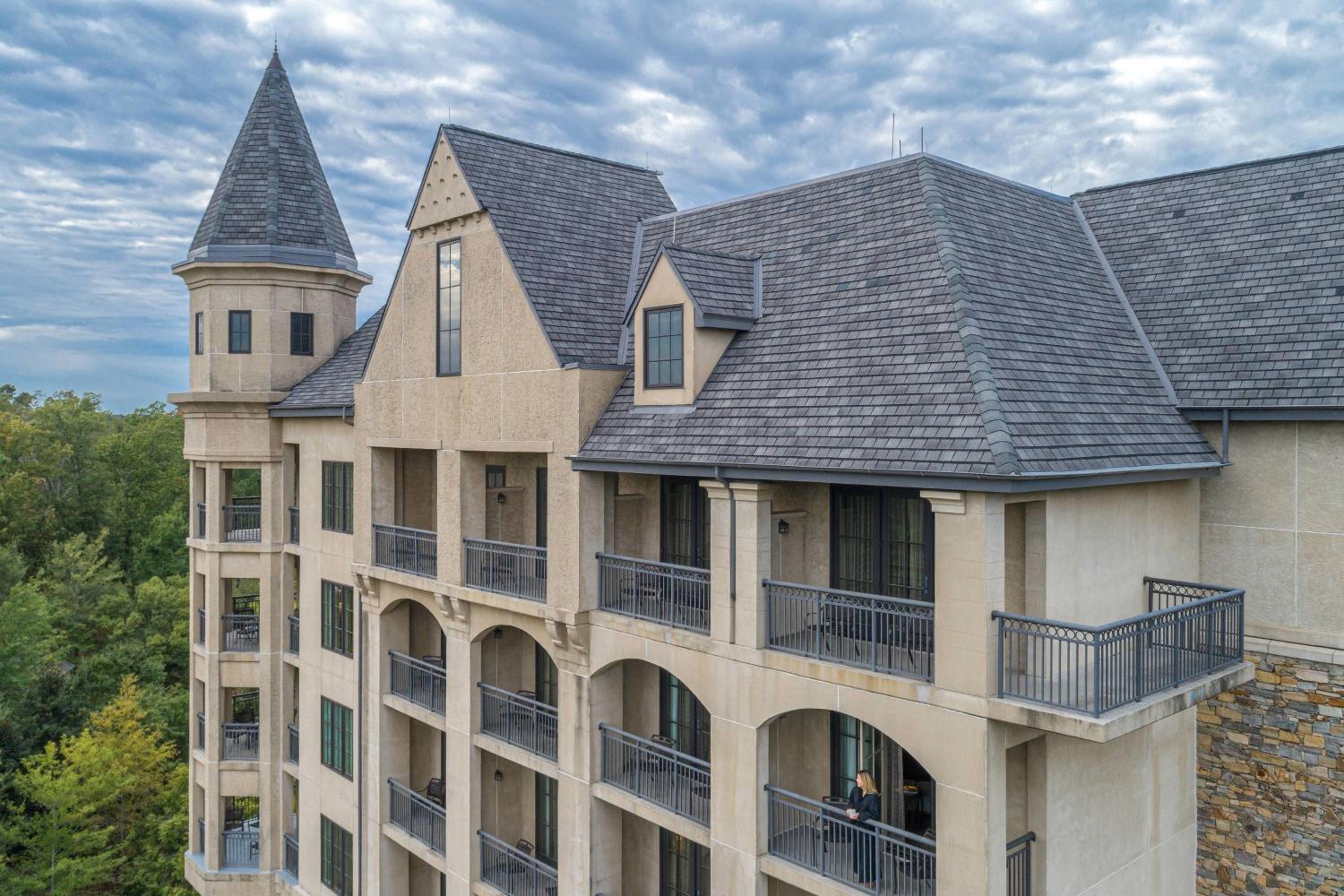 Guest room, 1 King, Resort view, Balcony