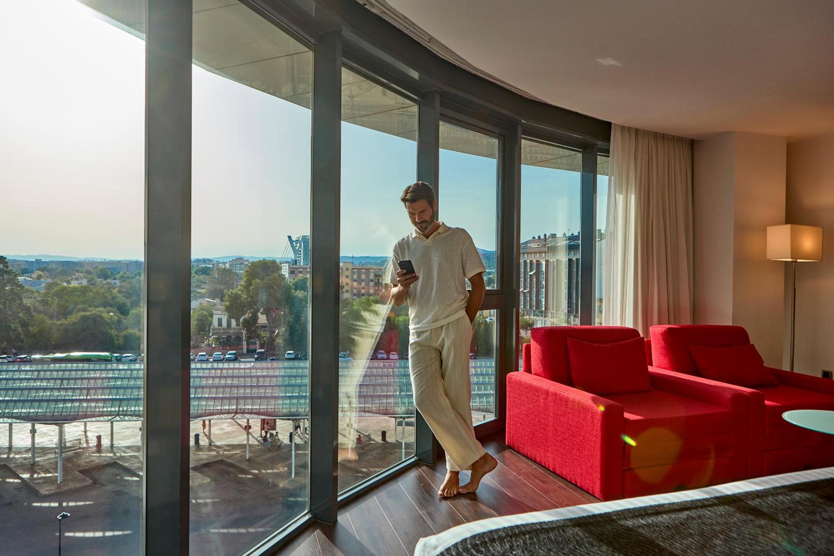 Deluxe King Room with City View