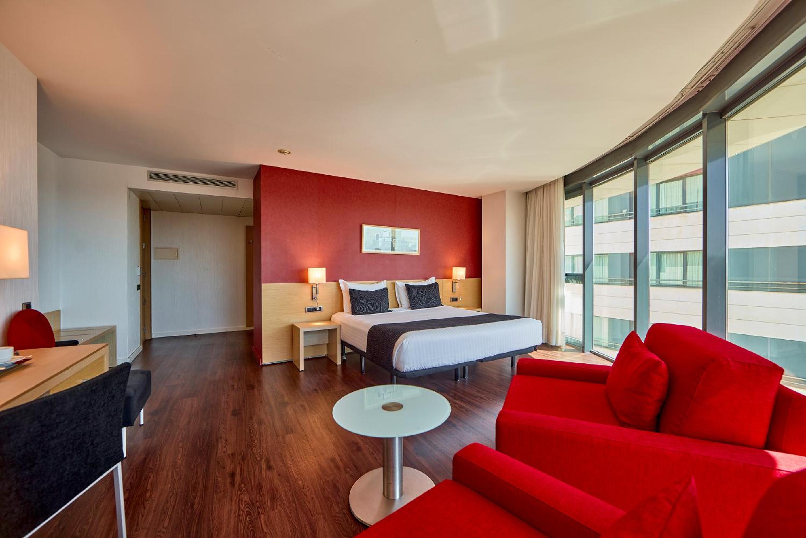 Deluxe King Room with City View