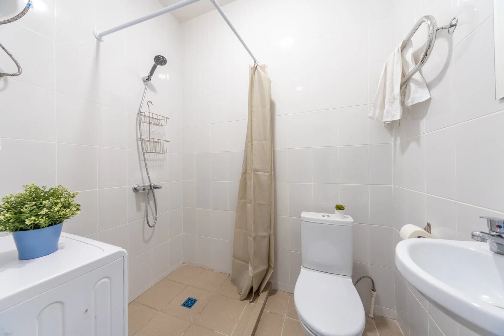 Апартаменты Студия "Ваш Питер". Бесконтактное размещение с возможностью хранения багажа.. До метро 350 метров