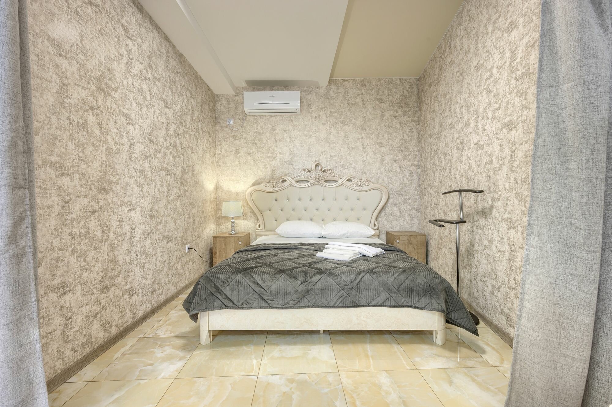 Полулюкс (одна двуспальная кровать и диван)