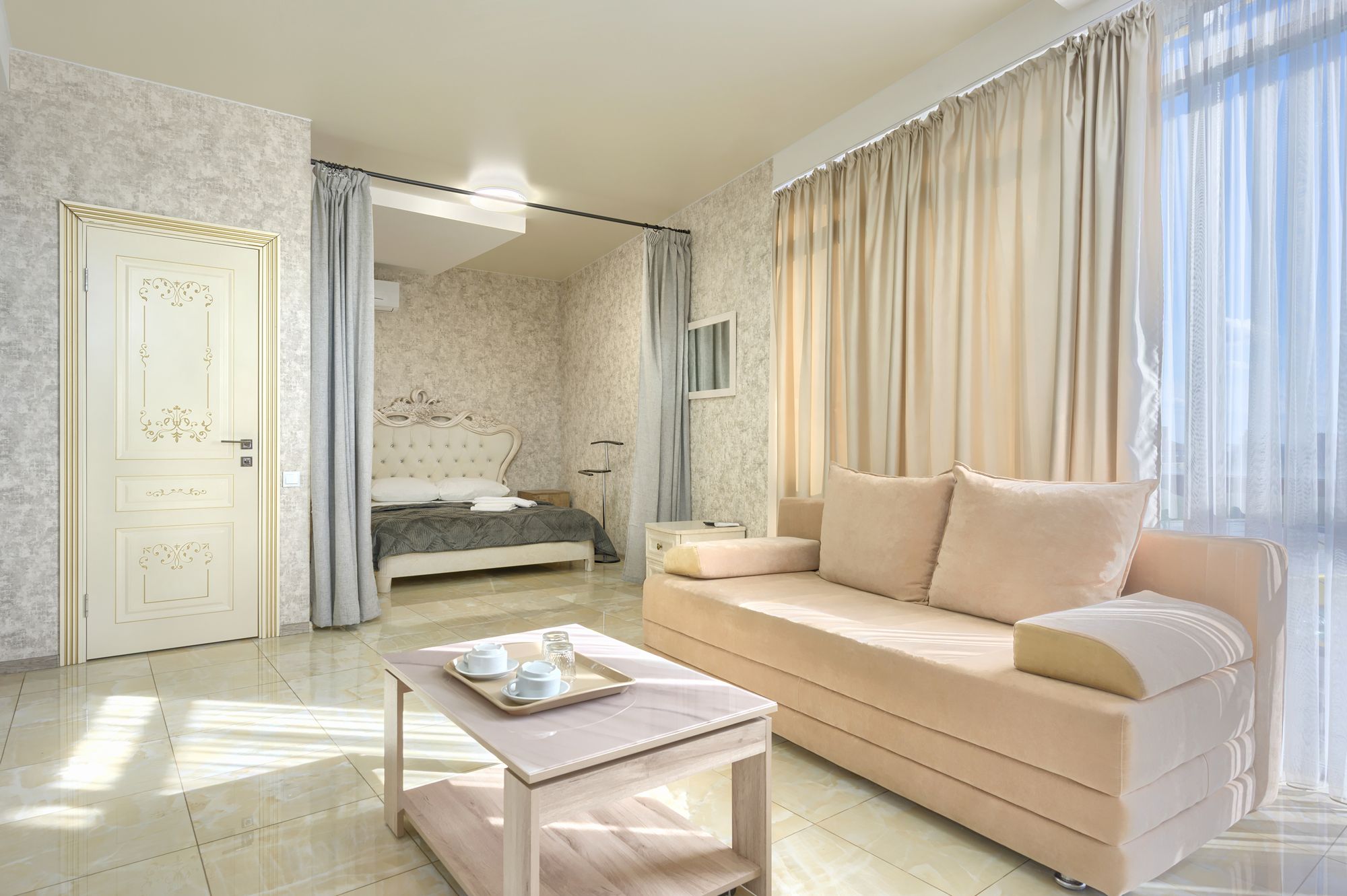 Полулюкс (одна двуспальная кровать и диван)