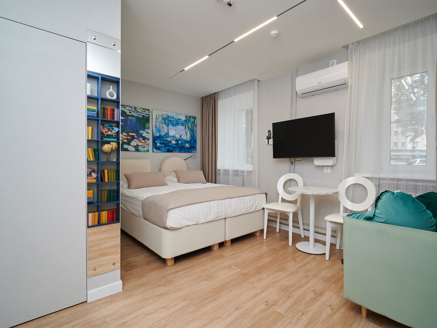 Двухместный номер  "Моне" с дополнительным спальным местом (кресло-кровать)