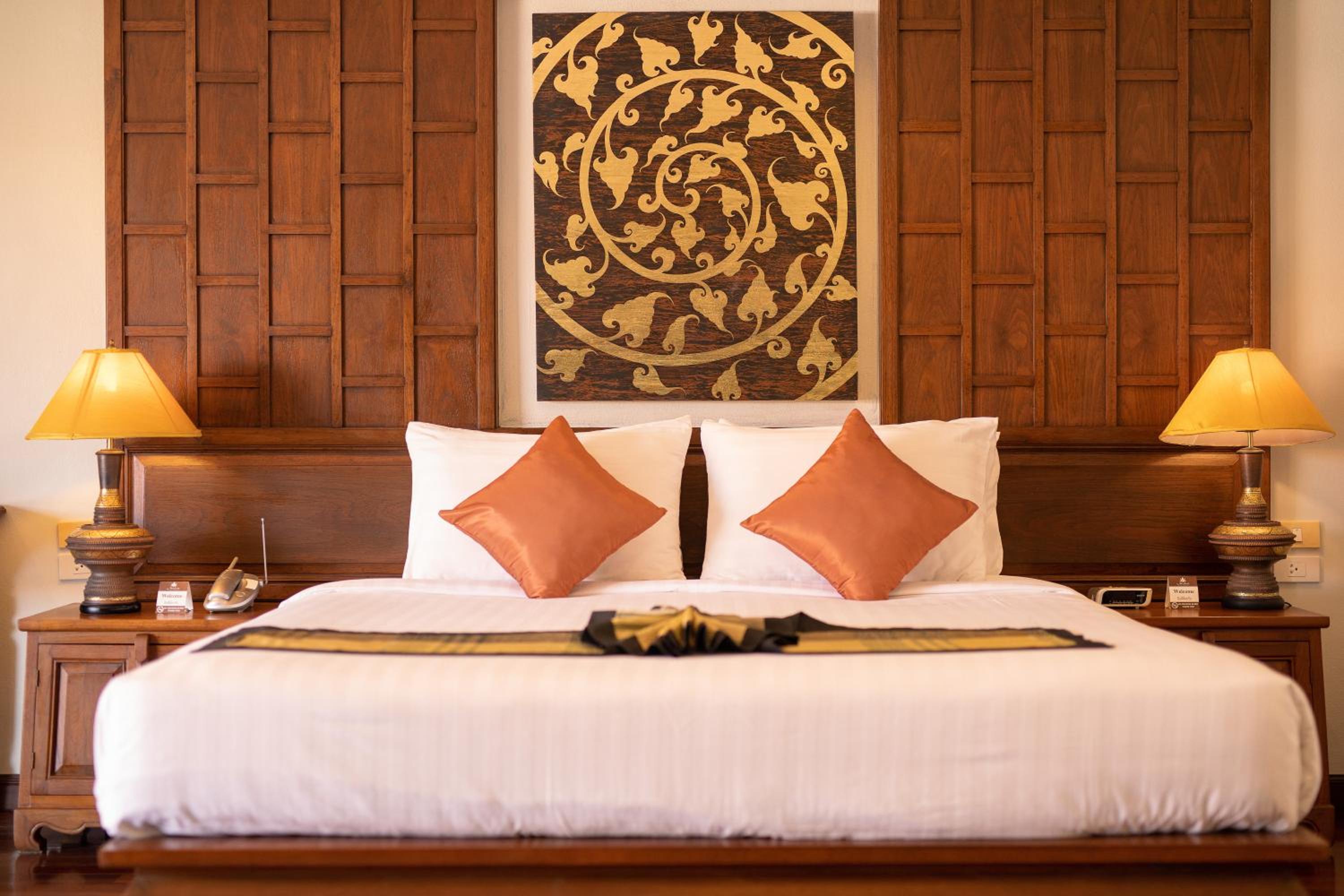 Deluxe Double or Twin Room with City View