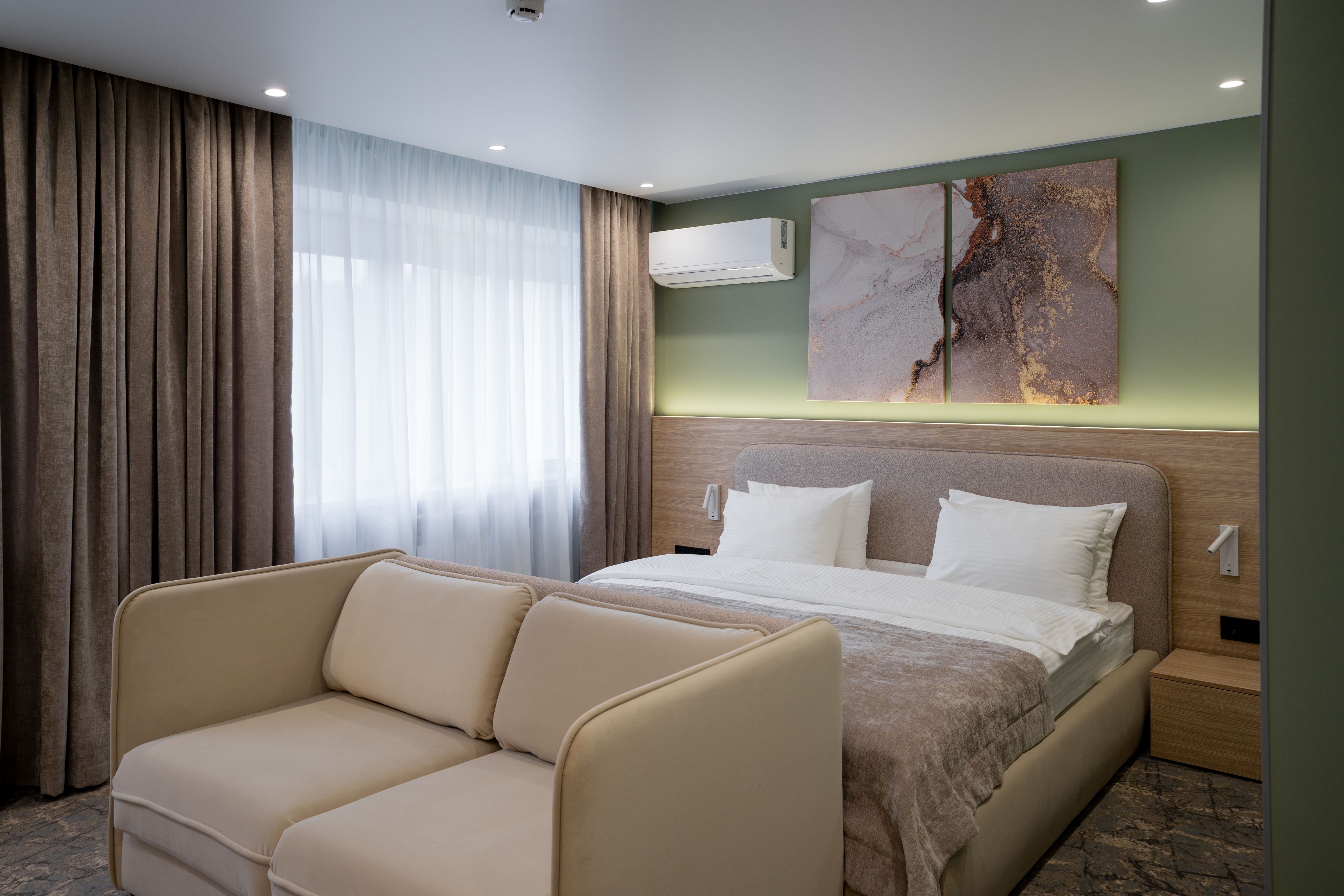 Номер-студия с кроватью размера «king-size»