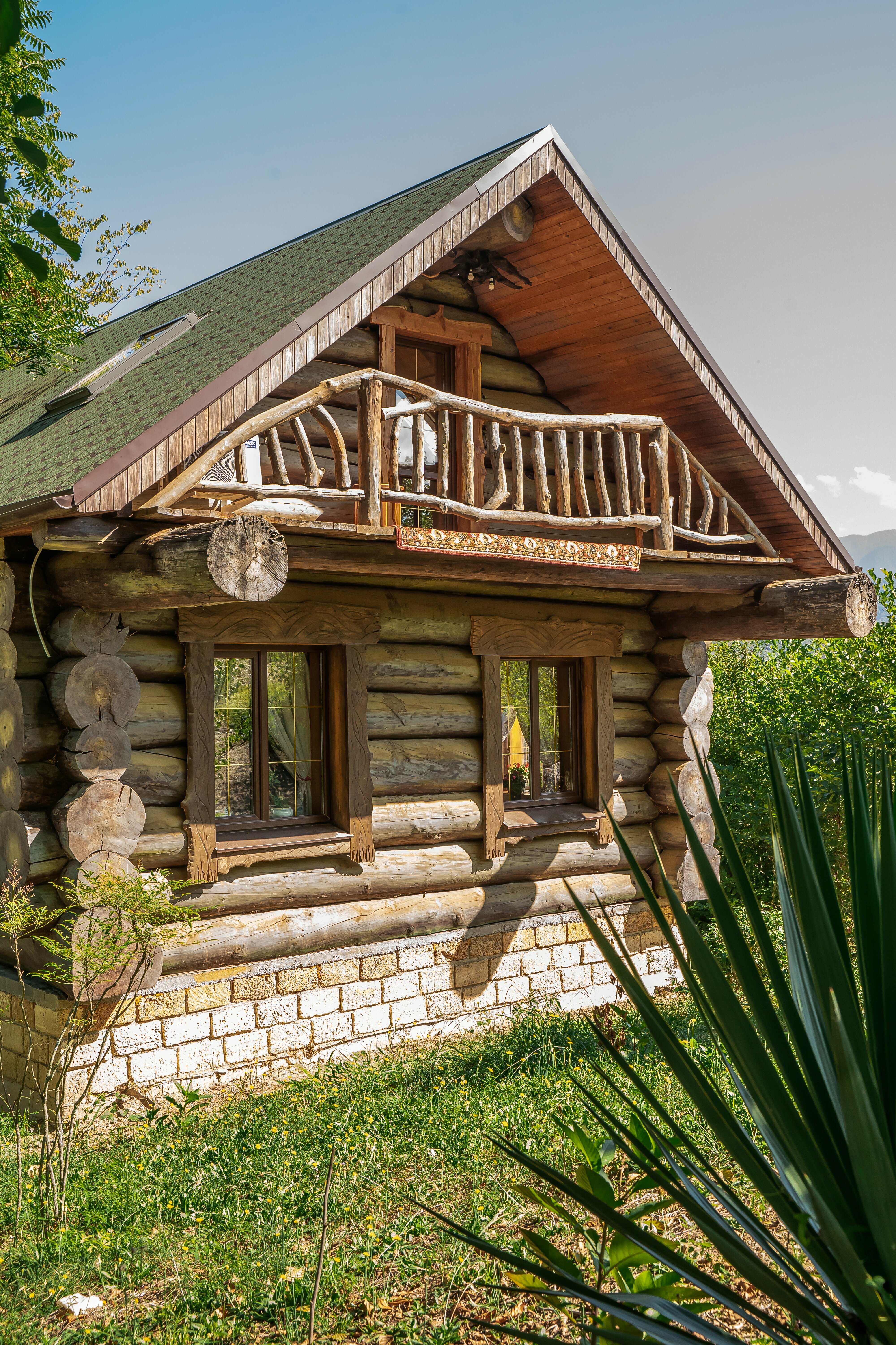 Дом из сруба на компанию