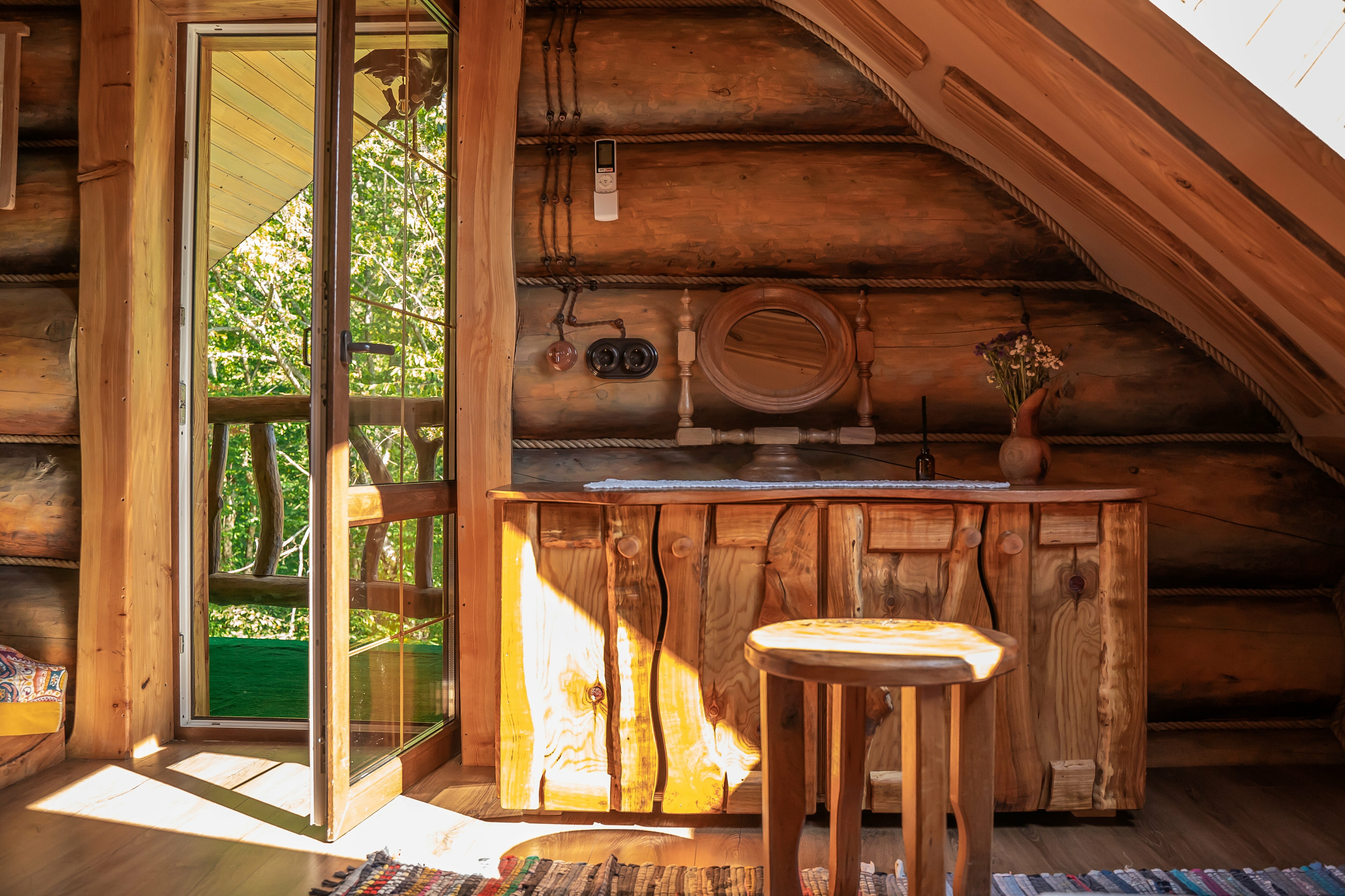 Дом из сруба на компанию