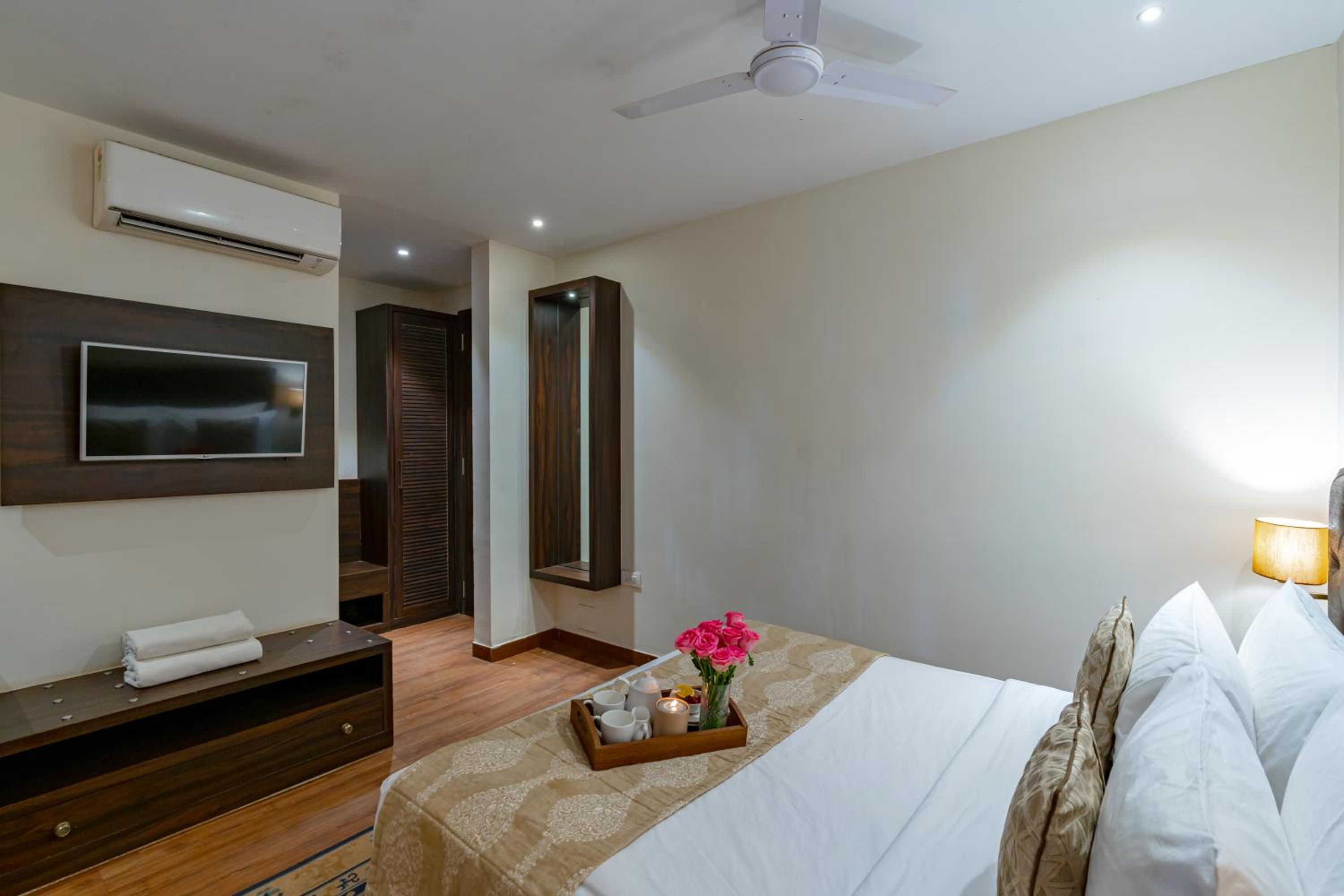 Deluxe Room with Balcony (with complimentary Kayaking and 20% off on Massage session)