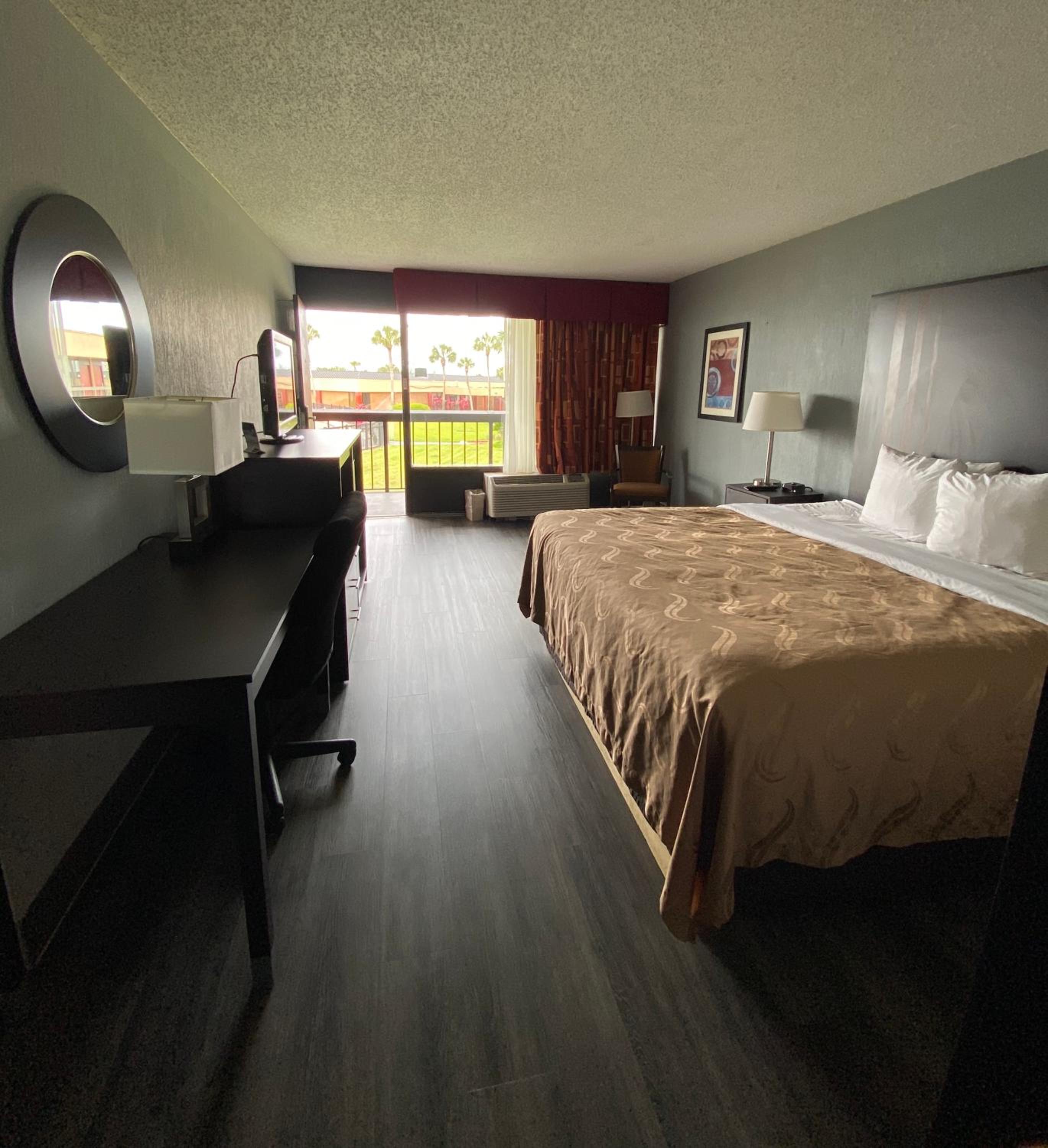 King Room with View - Non-Smoking