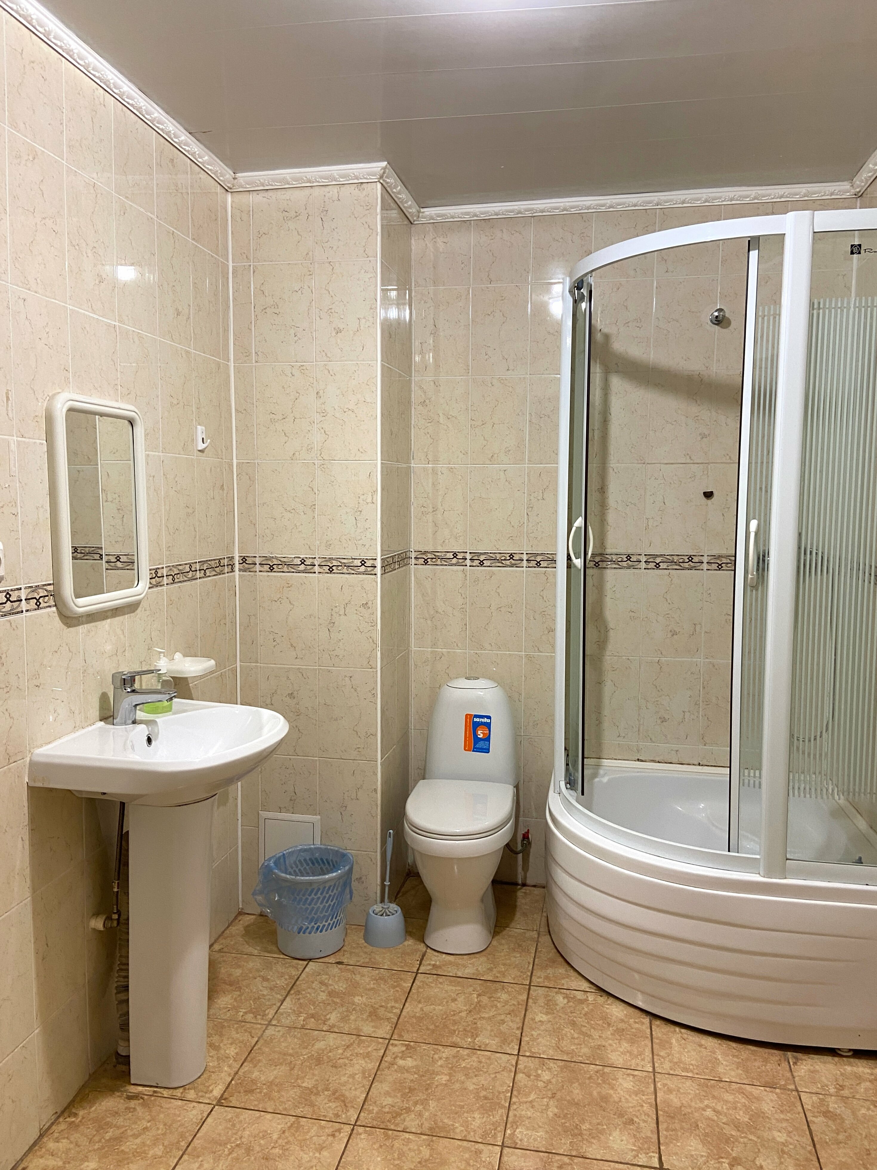 Cемейный номер с собственной ванной комнатой