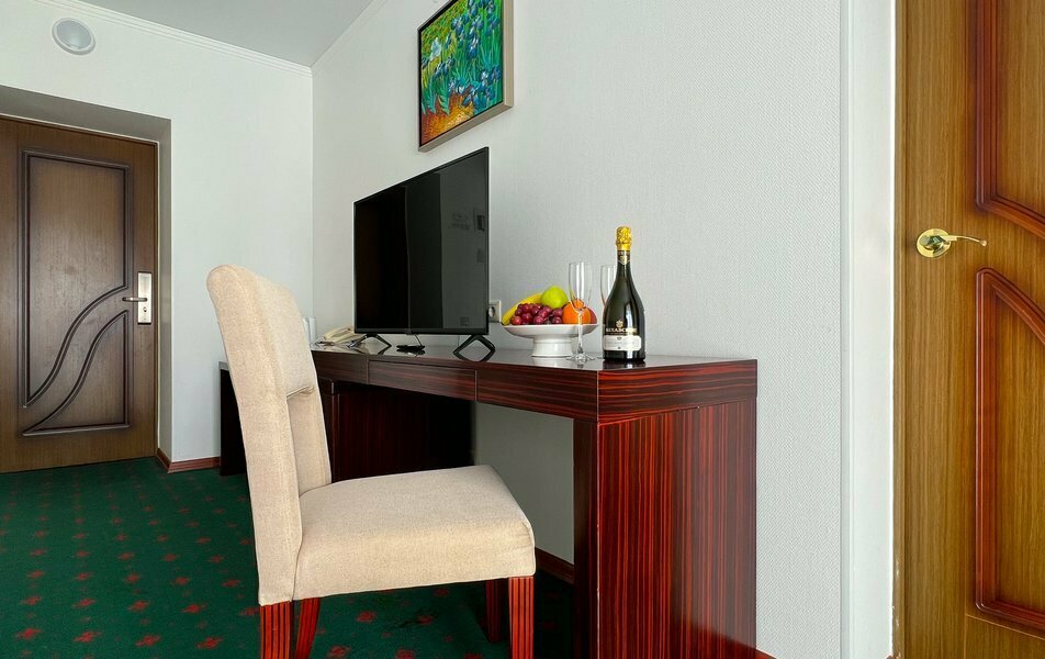 Сюит 2-местный 2-комнатный (1-2 этаж)