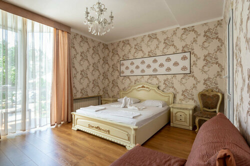 Трёхместный Комфорт с эркером