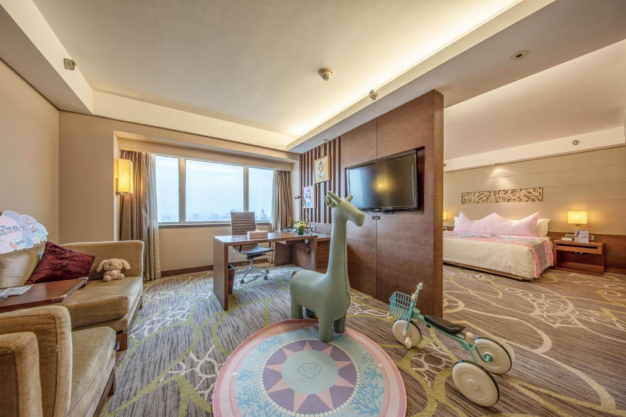 Junior King Suite with CIty View - Kids Theme