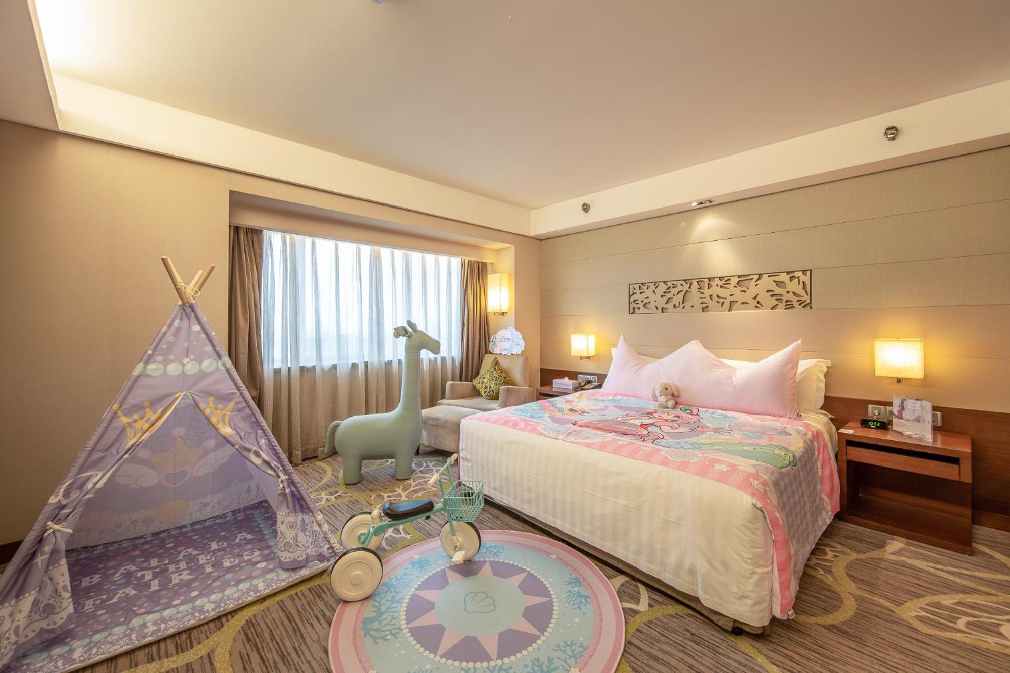 Junior King Suite with CIty View - Kids Theme