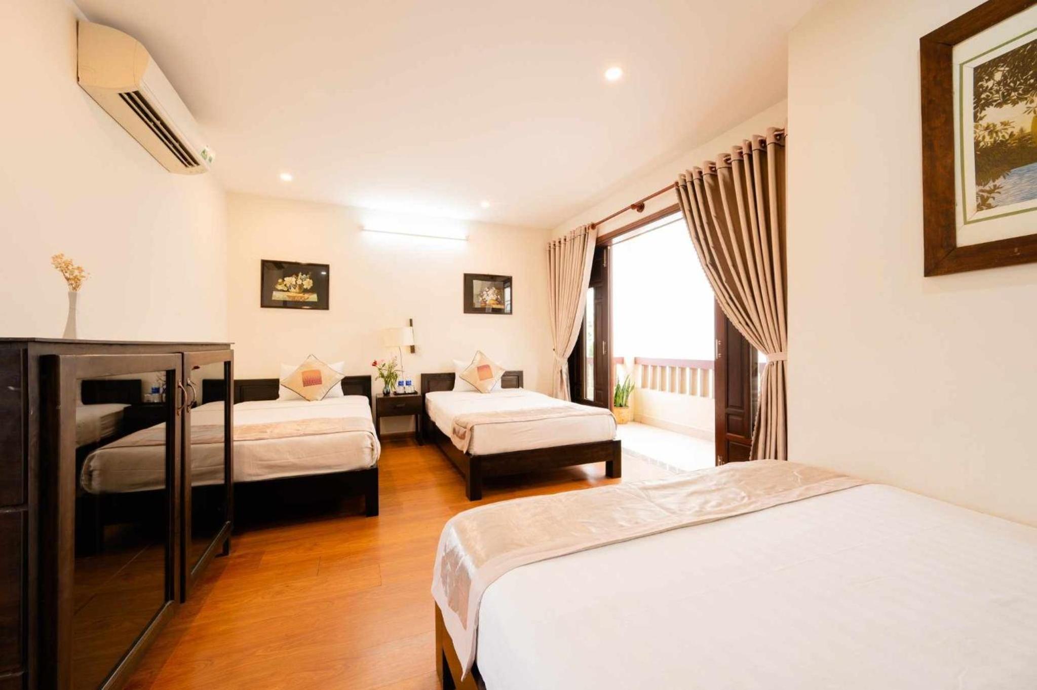 Family Room with Garden View