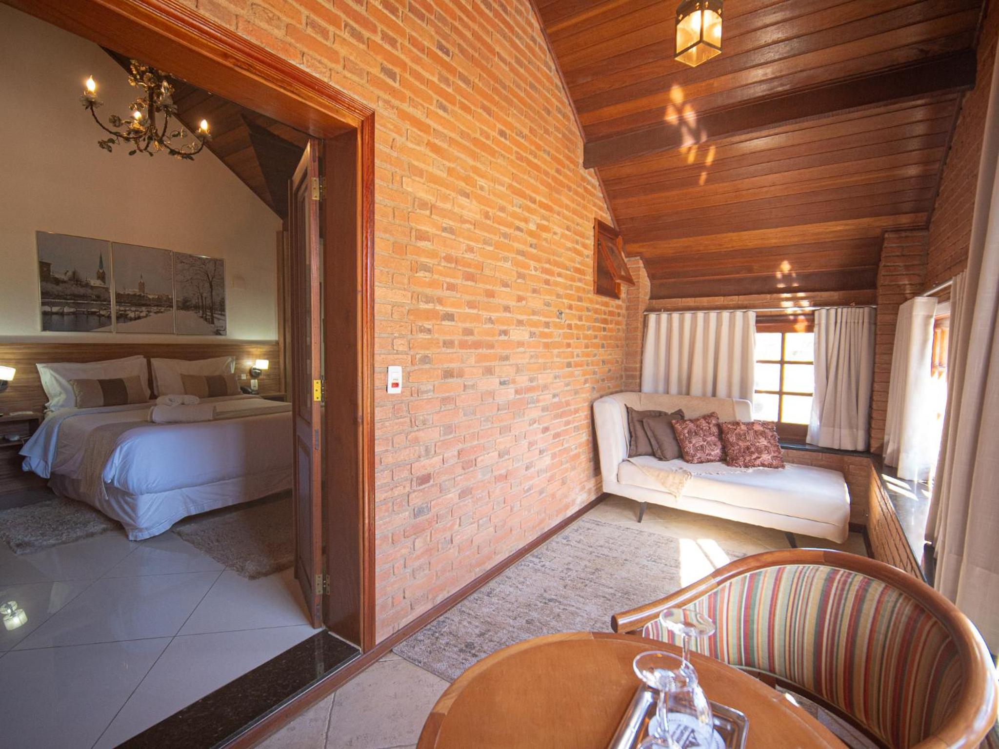 Master Bedroom with Hydro