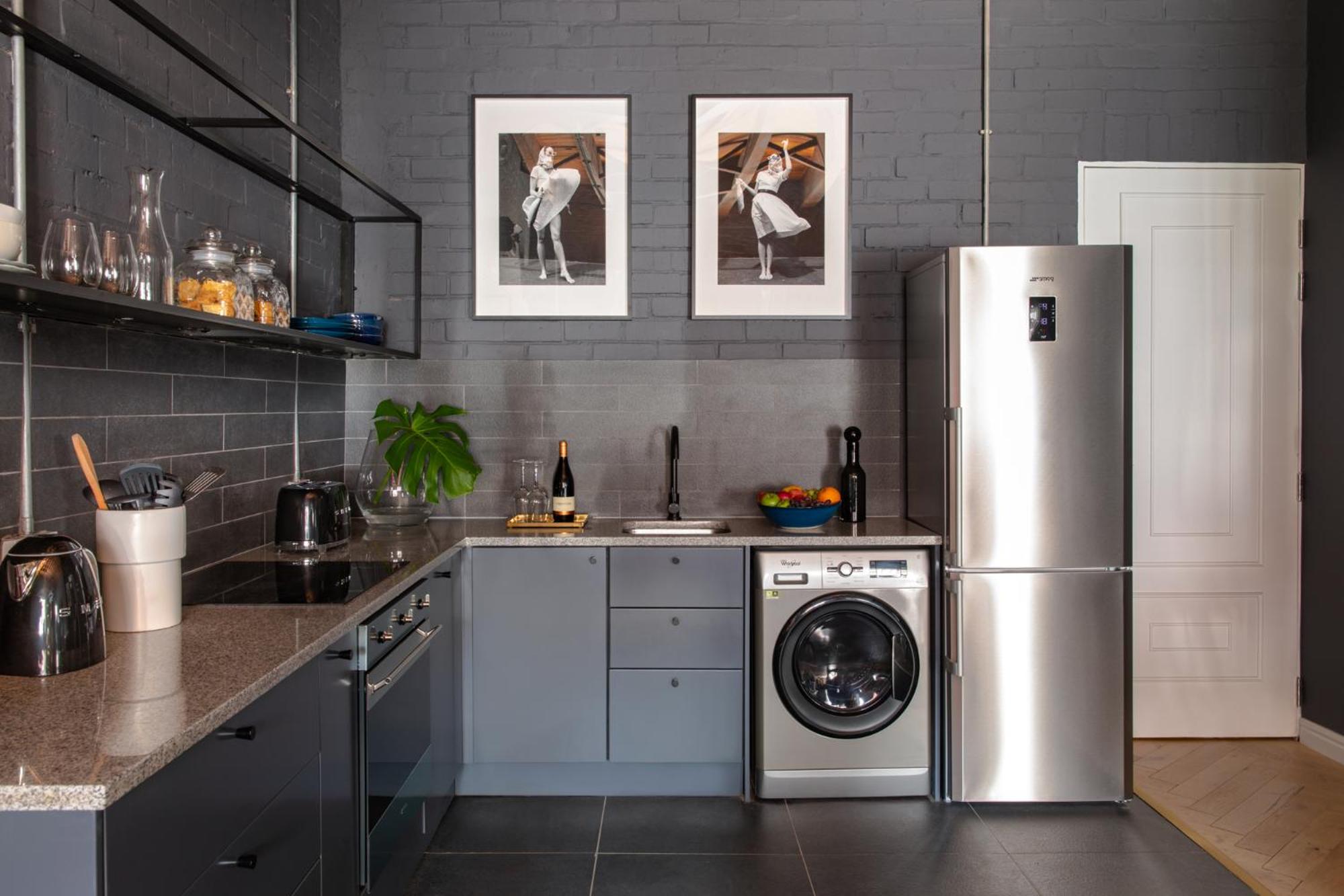 Deluxe King Room with Four Poster Bed, Bath Tub and Kitchenette