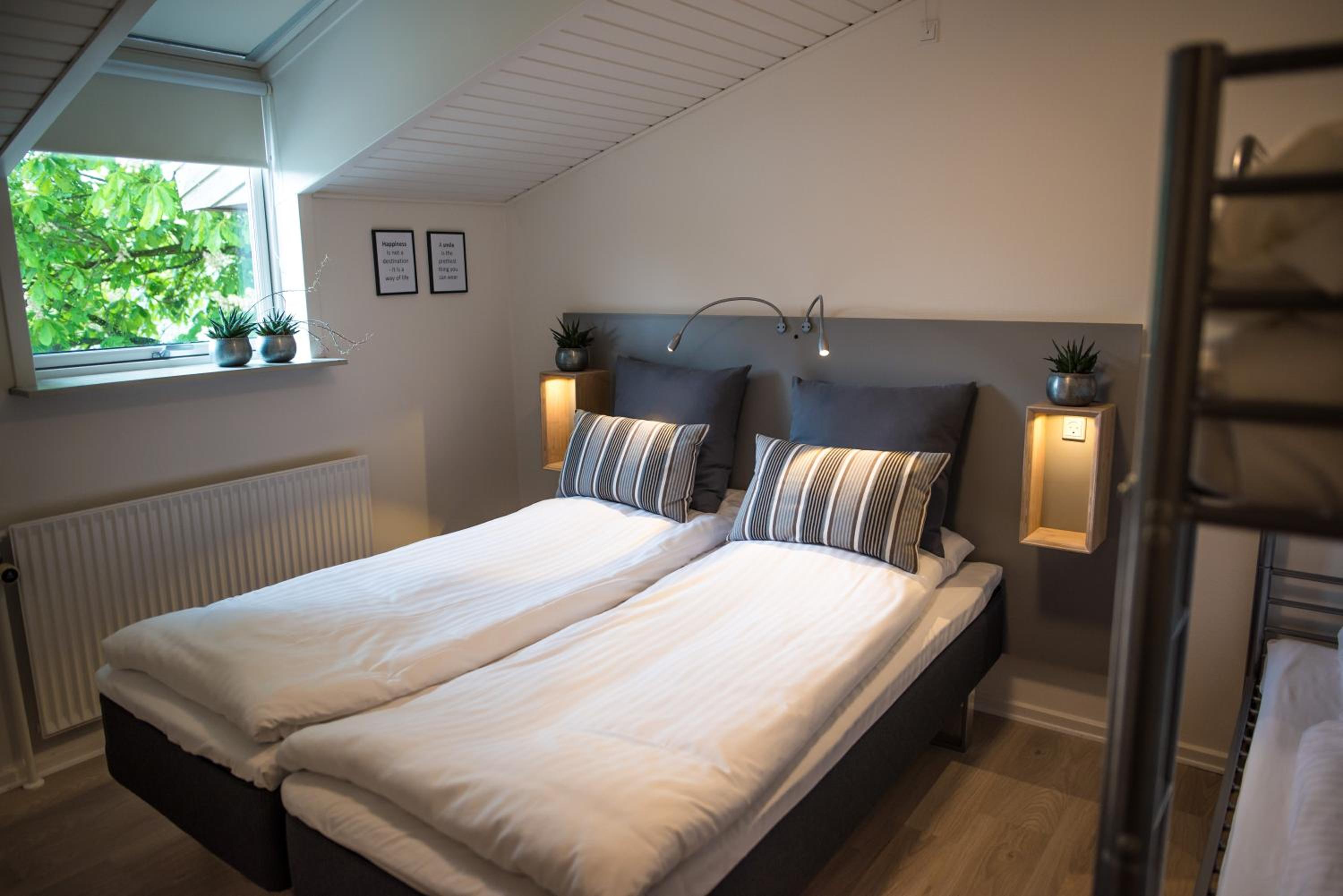 Family Room (2 Adults + 2 Children)