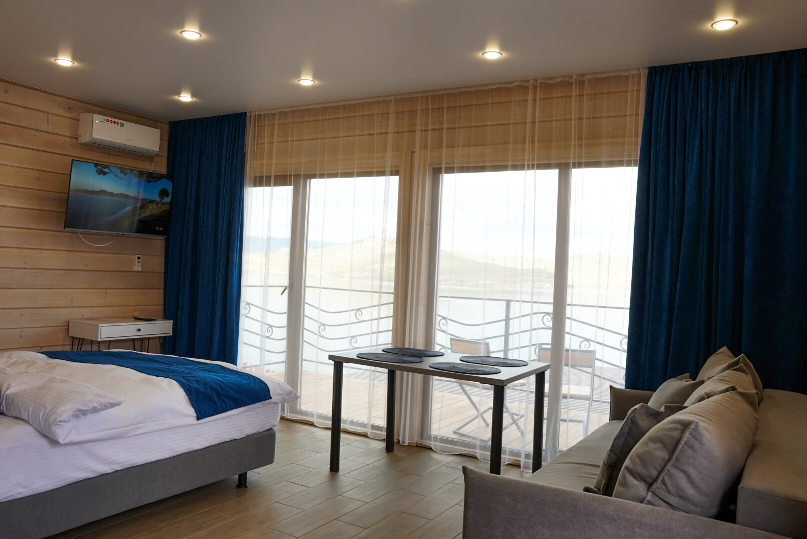 Люкс с балконом