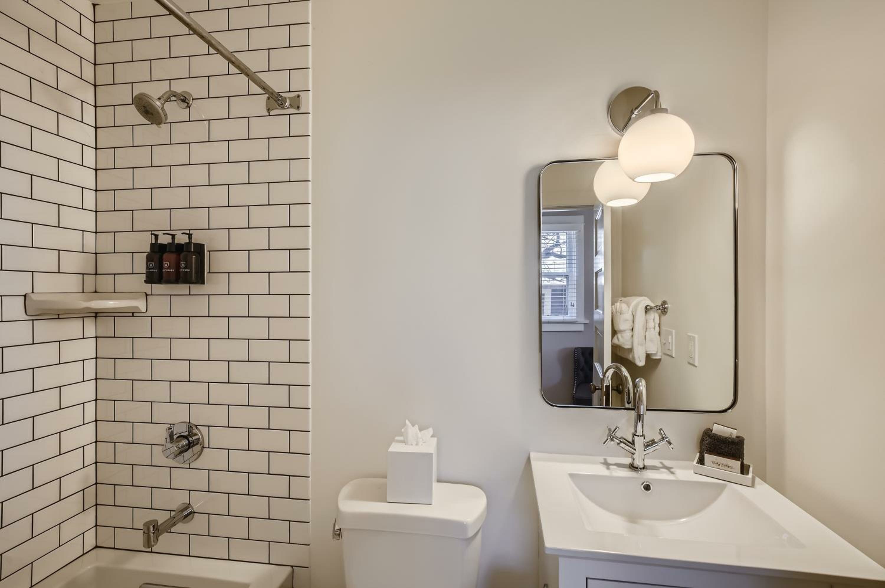 Classic One-Bedroom Apartment with King Bed