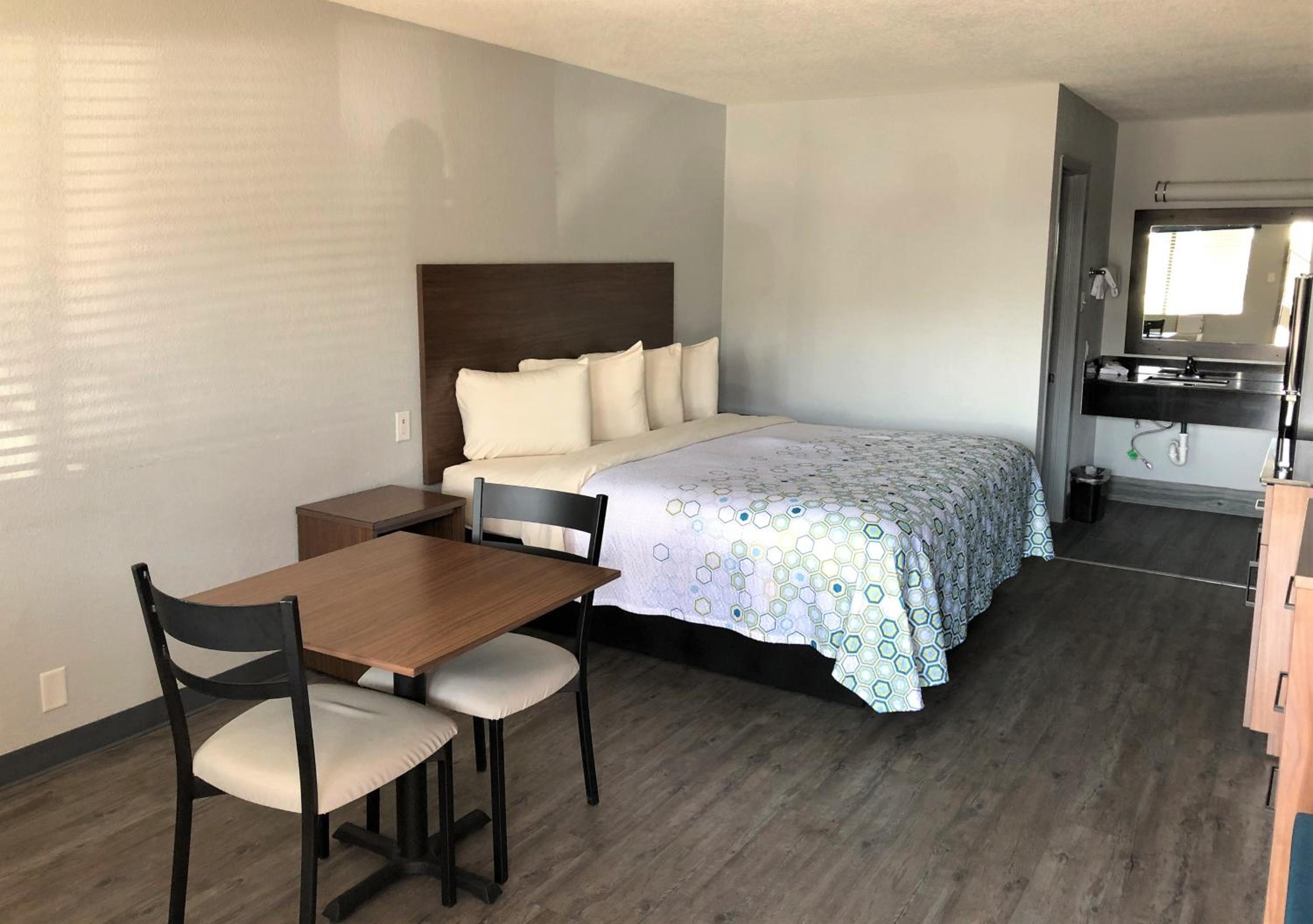  Studio King Room Non-Smoking