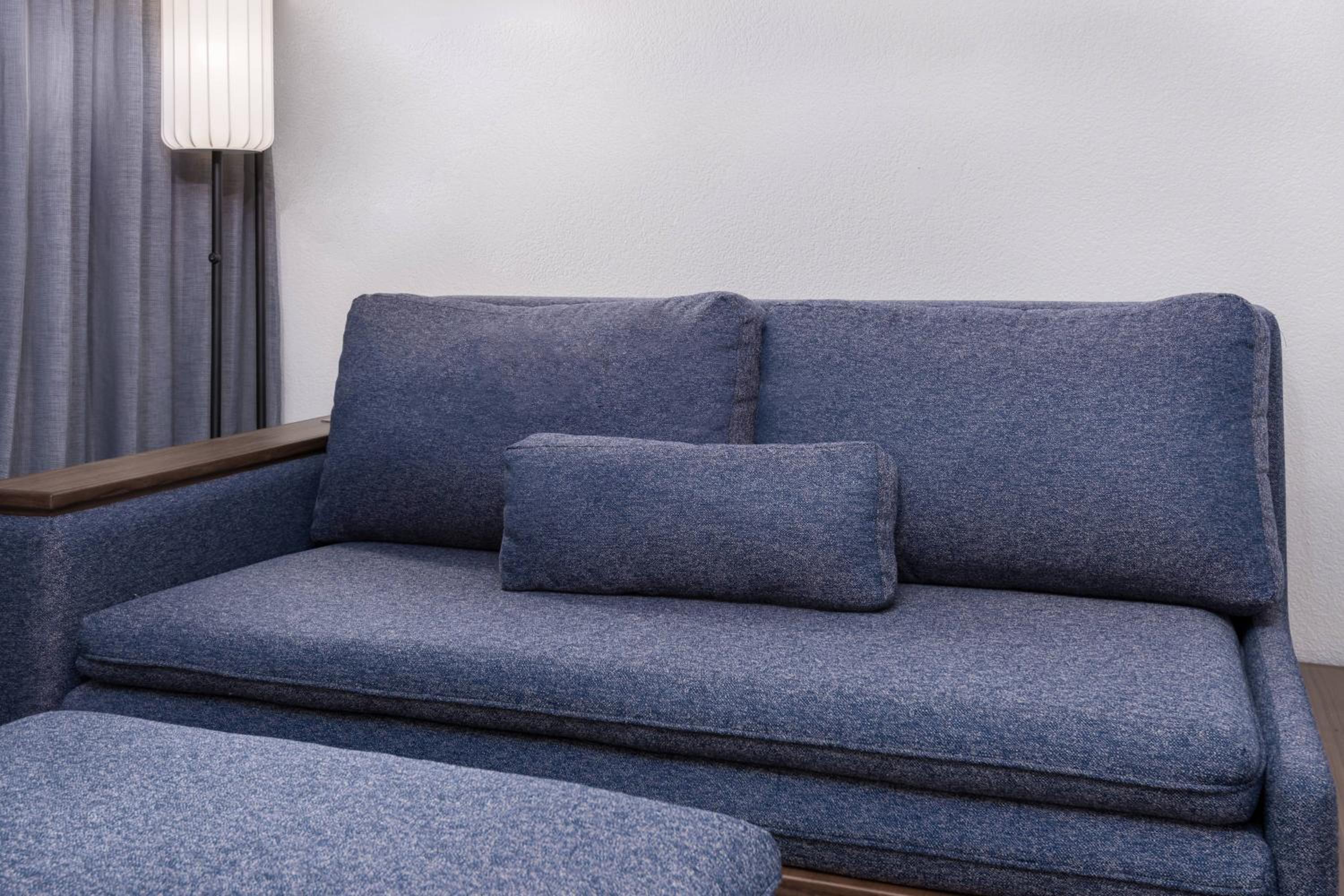 King Room with Adapted Tub - Mobility and Hearing Accessible