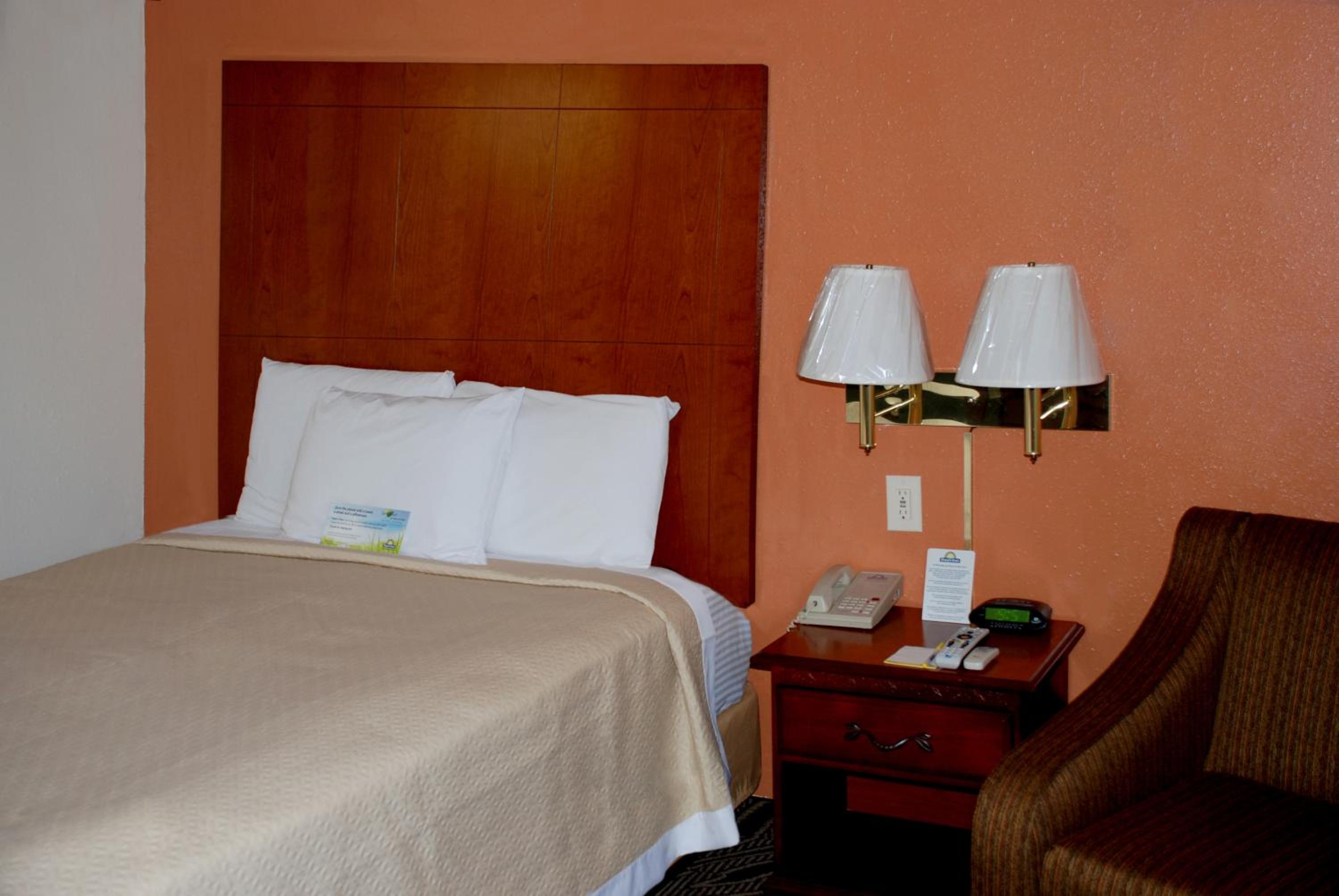 Queen Room - Non-Smoking