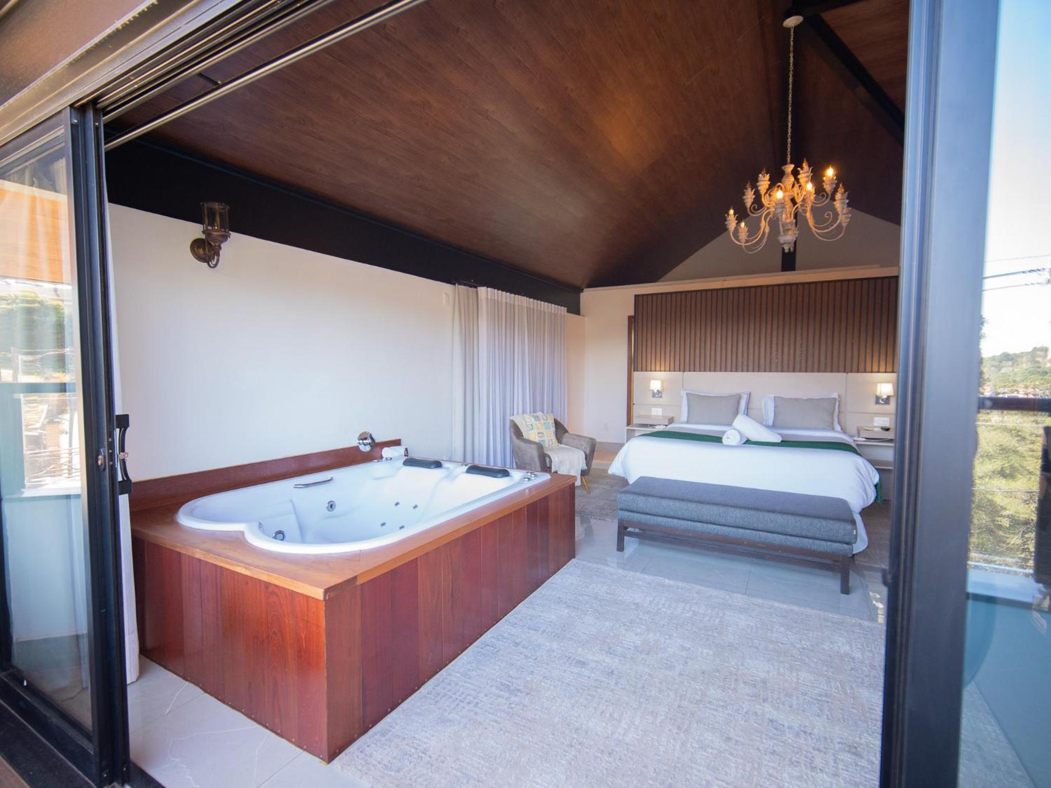 Premium Suite with Hydro and View