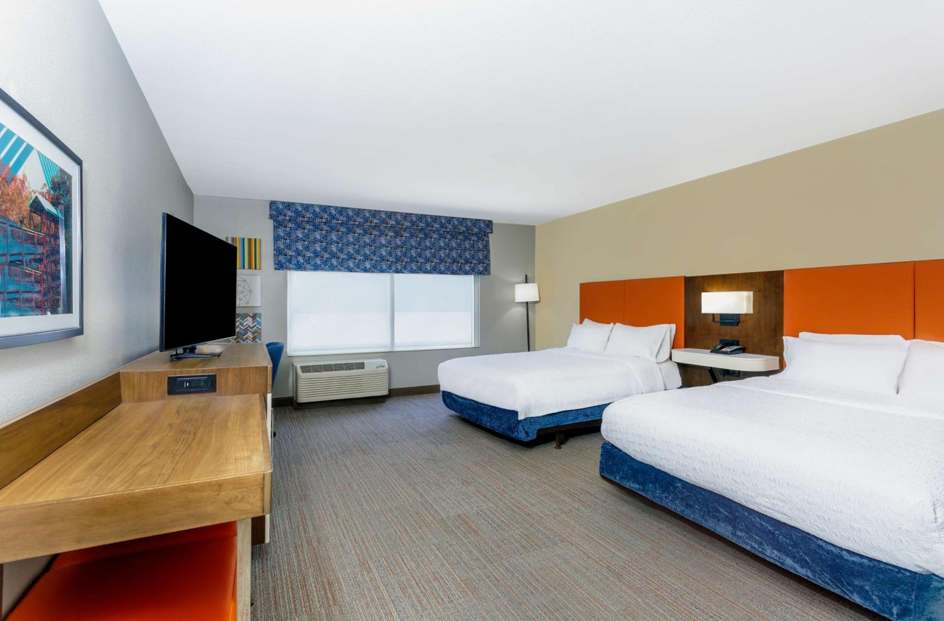 Queen Room with Two Queen Beds and Bath Tub - Mobility Access