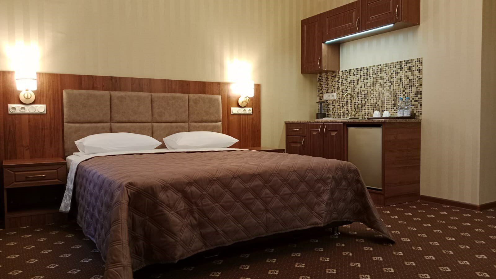 Двухместный Делюкс с одной двуспальной или двумя односпальными кроватями