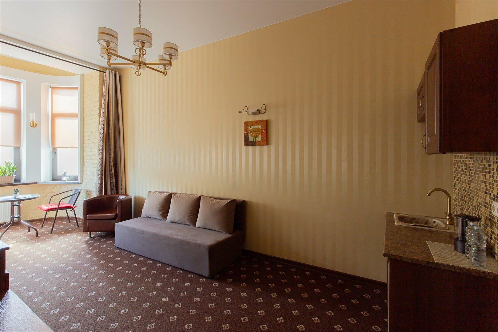 Апартаменты с эркером и душем