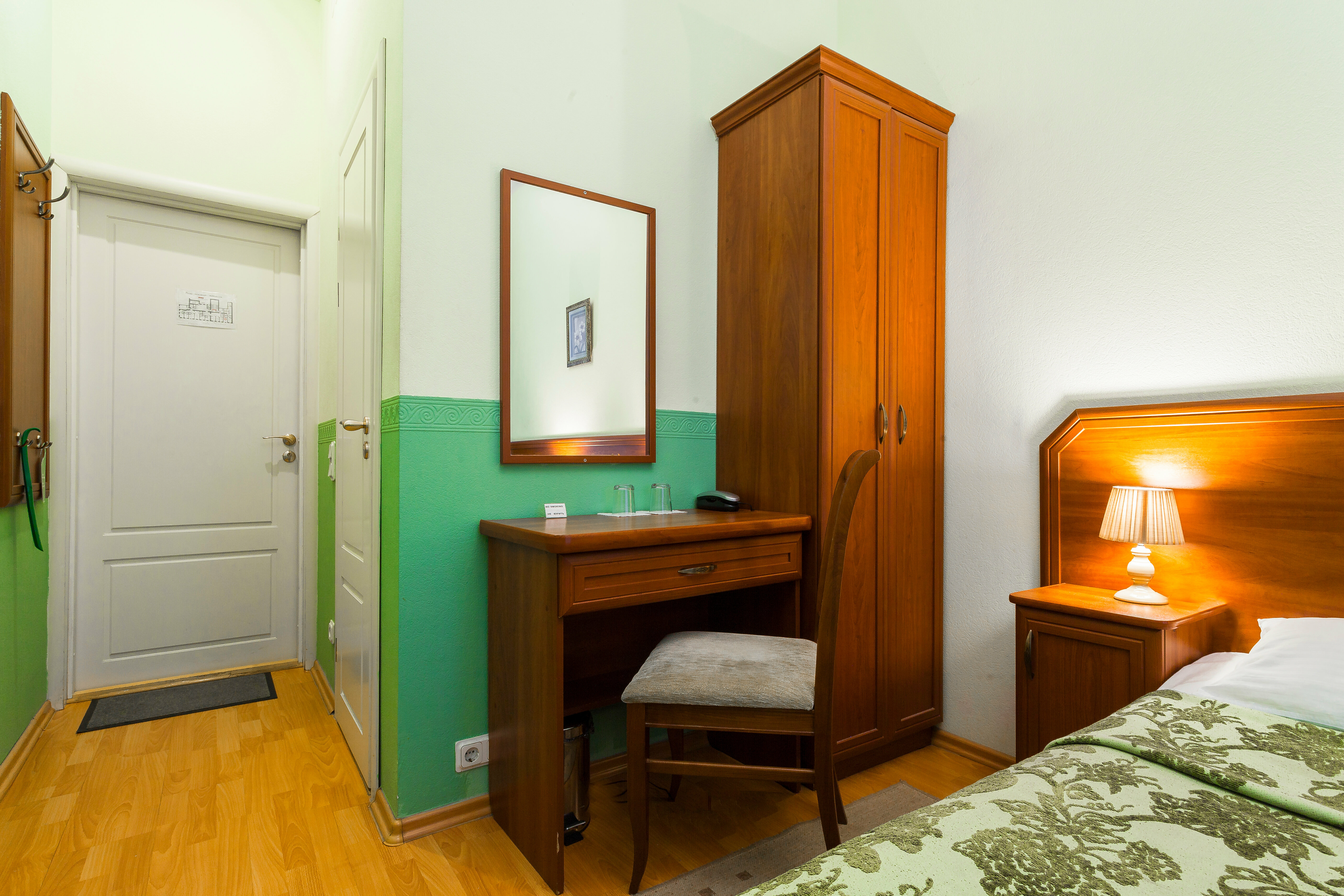 Комната с двумя раздельными кроватями