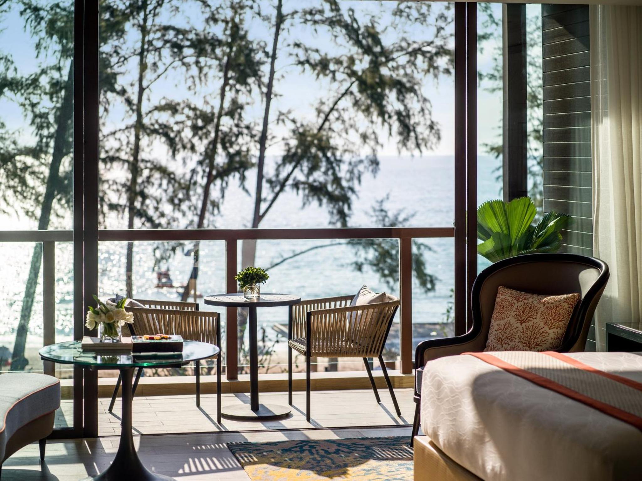 Beachside Suite With Ocean View And Club Lounge Access