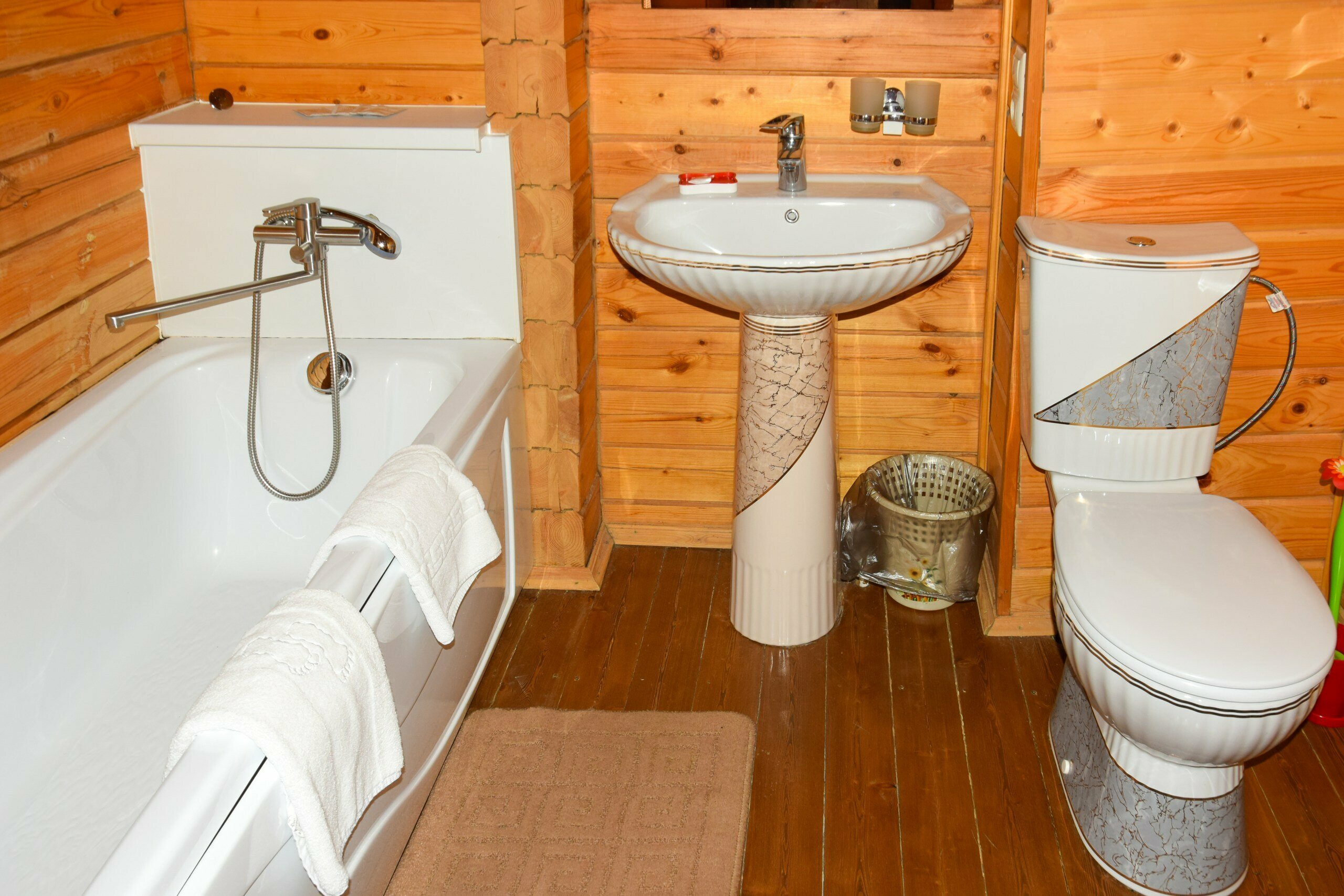 Комфортная трёхместная комната с видом на горы