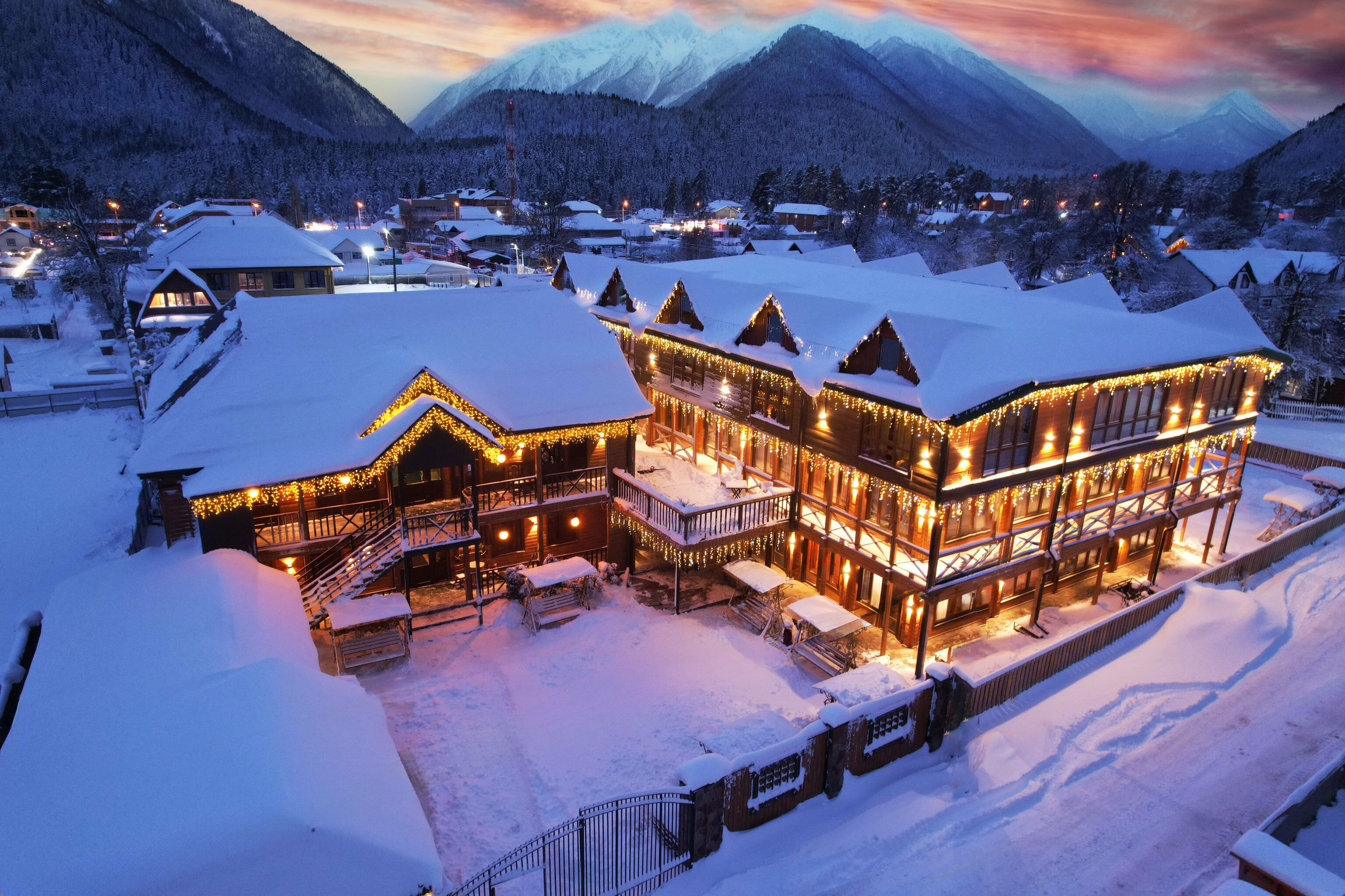 Трехкомнатный улучшенный стандарт с видом на горы | без балкона | 2 этаж