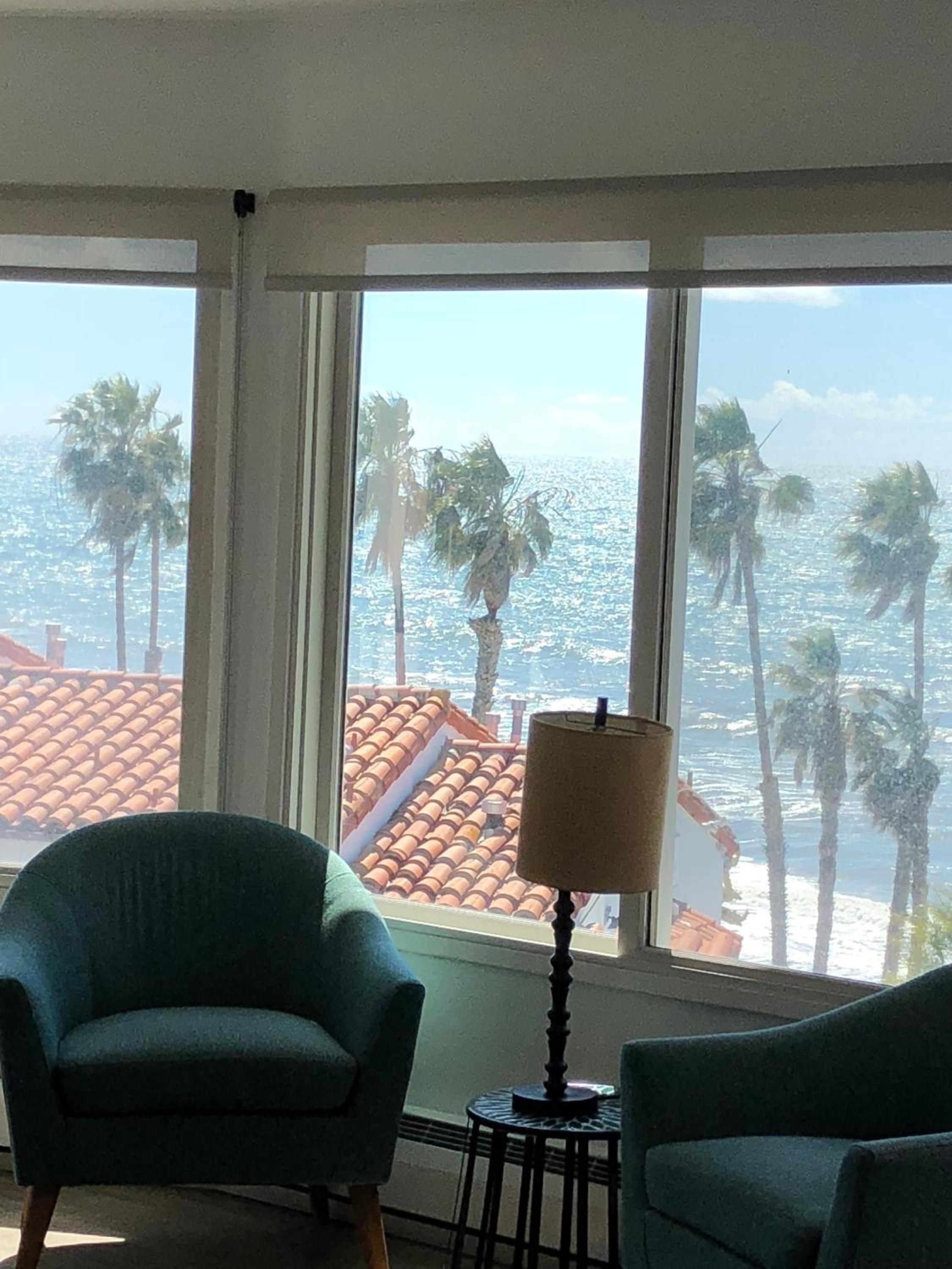 Deluxe One-Bedroom Suite - Ocean Front